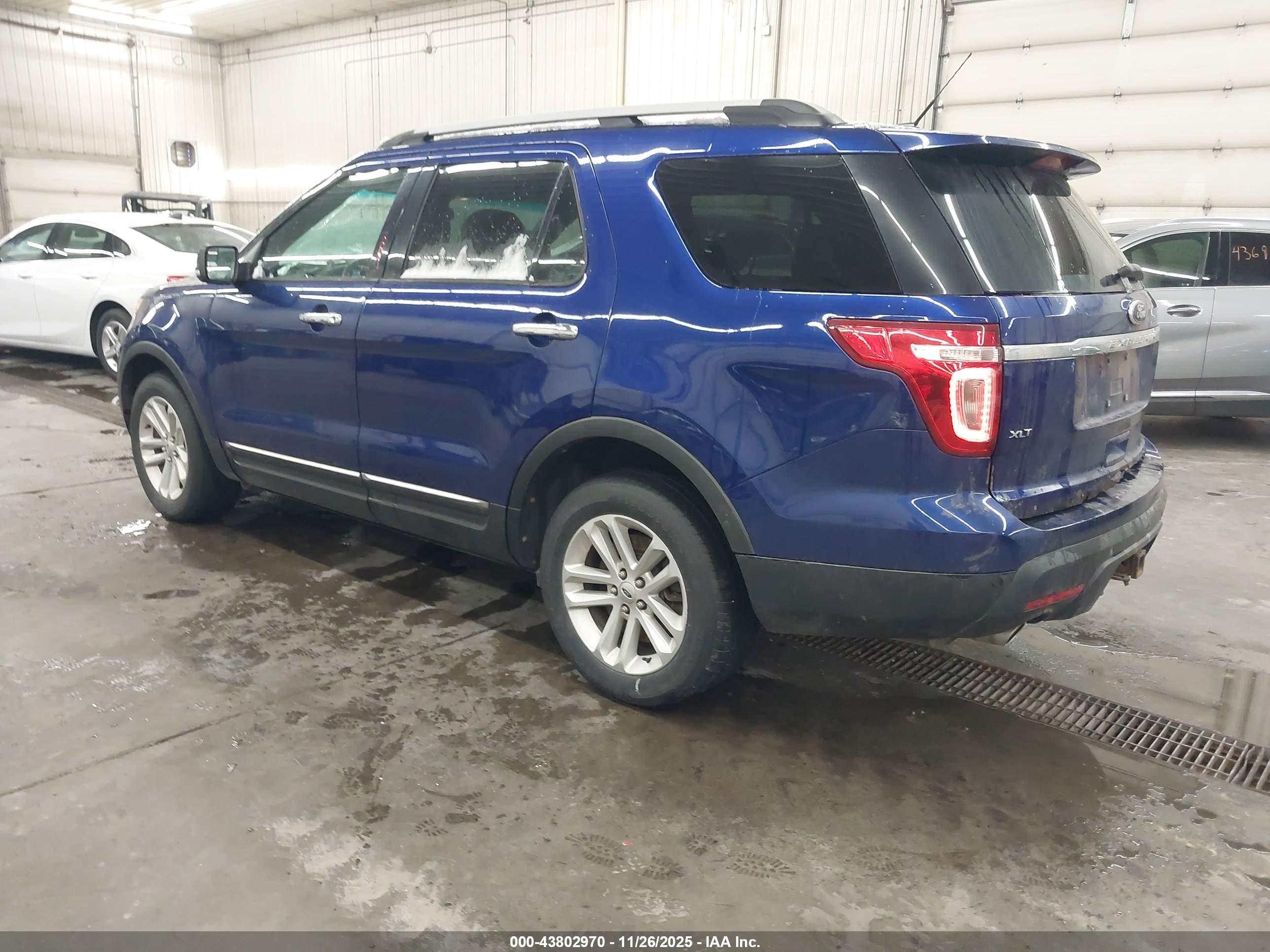 FORD EXPLORER image 3