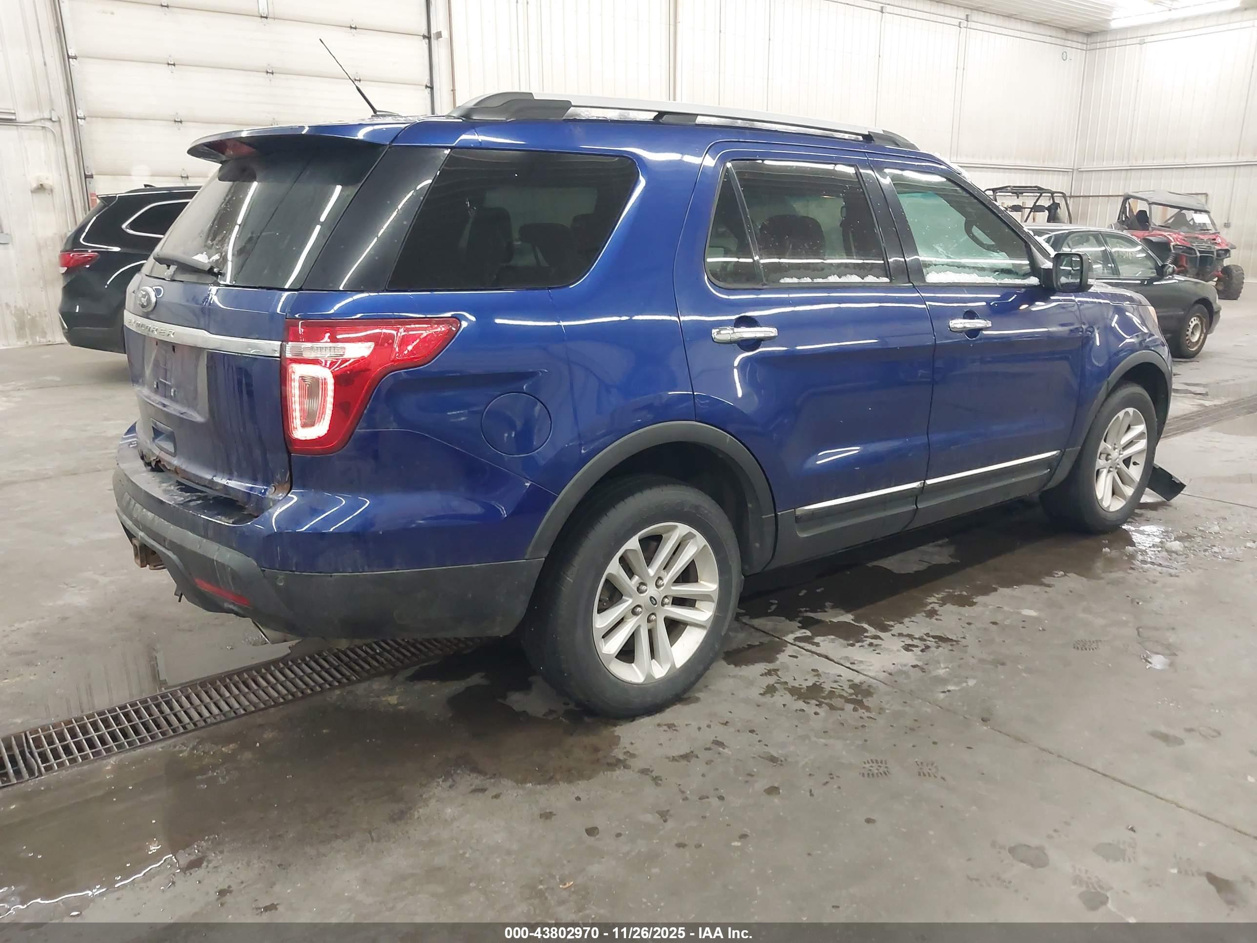 FORD EXPLORER image 4