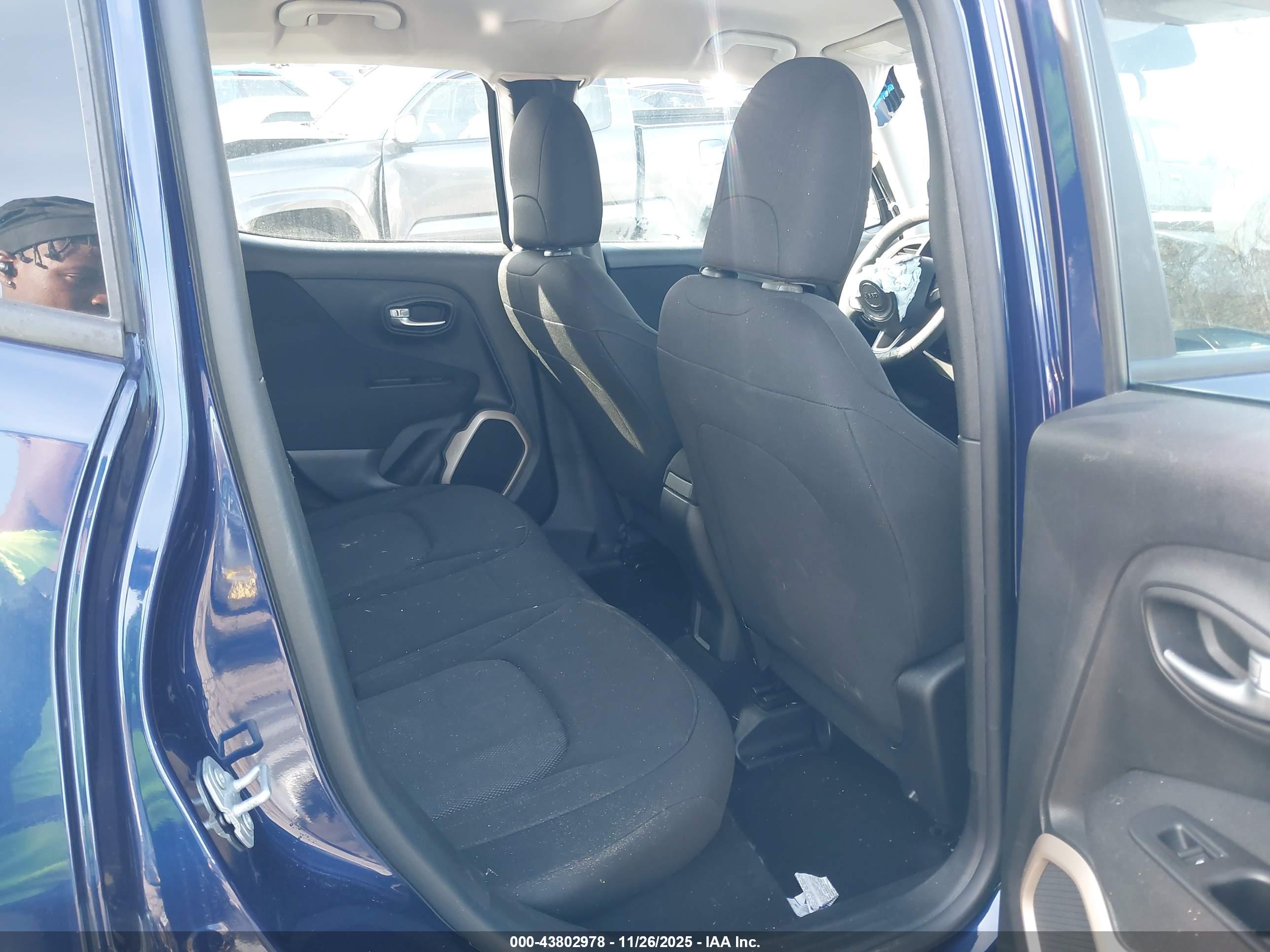 JEEP RENEGADE image 8
