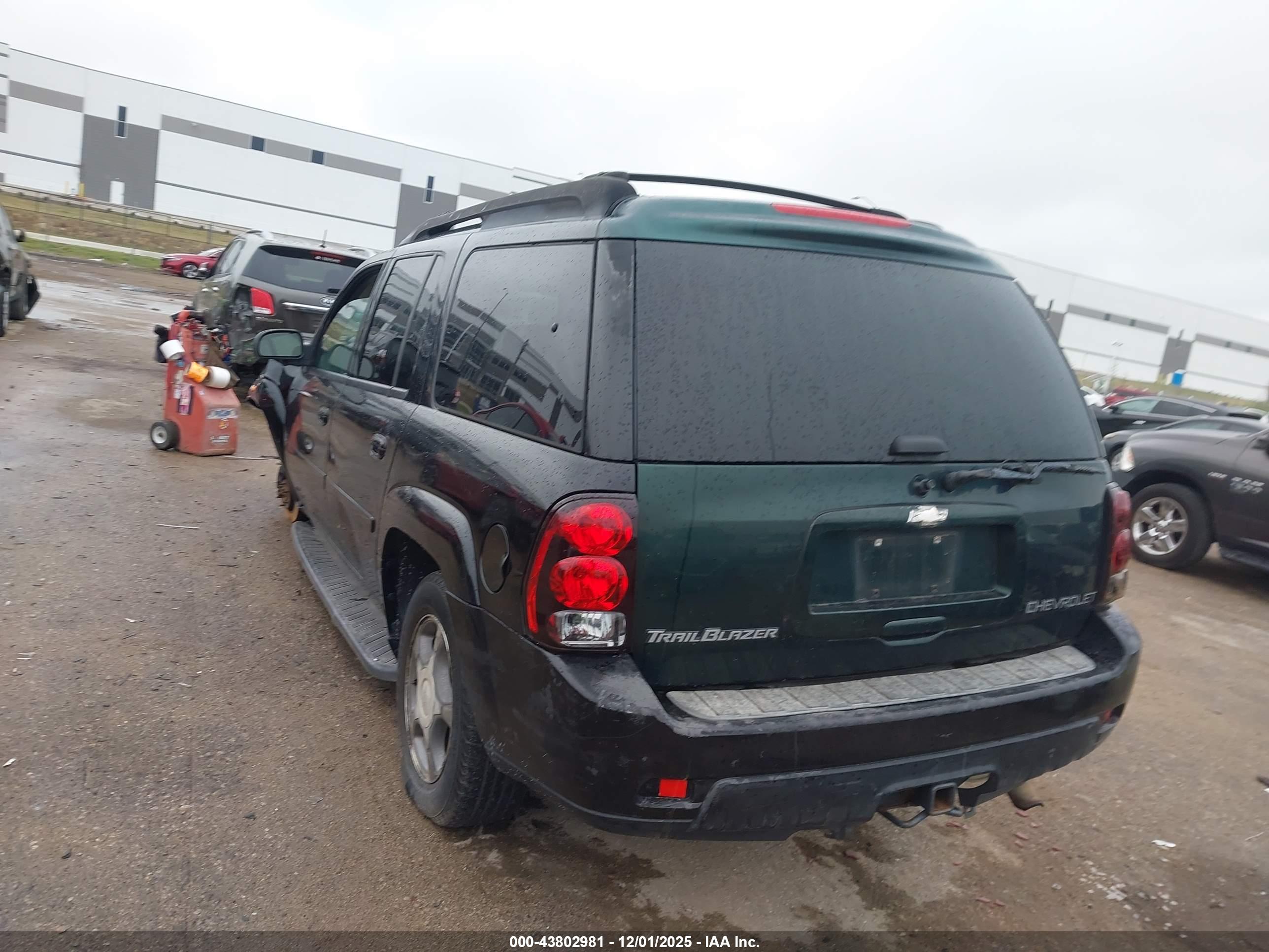 CHEVROLET TRAILBLAZER image 3