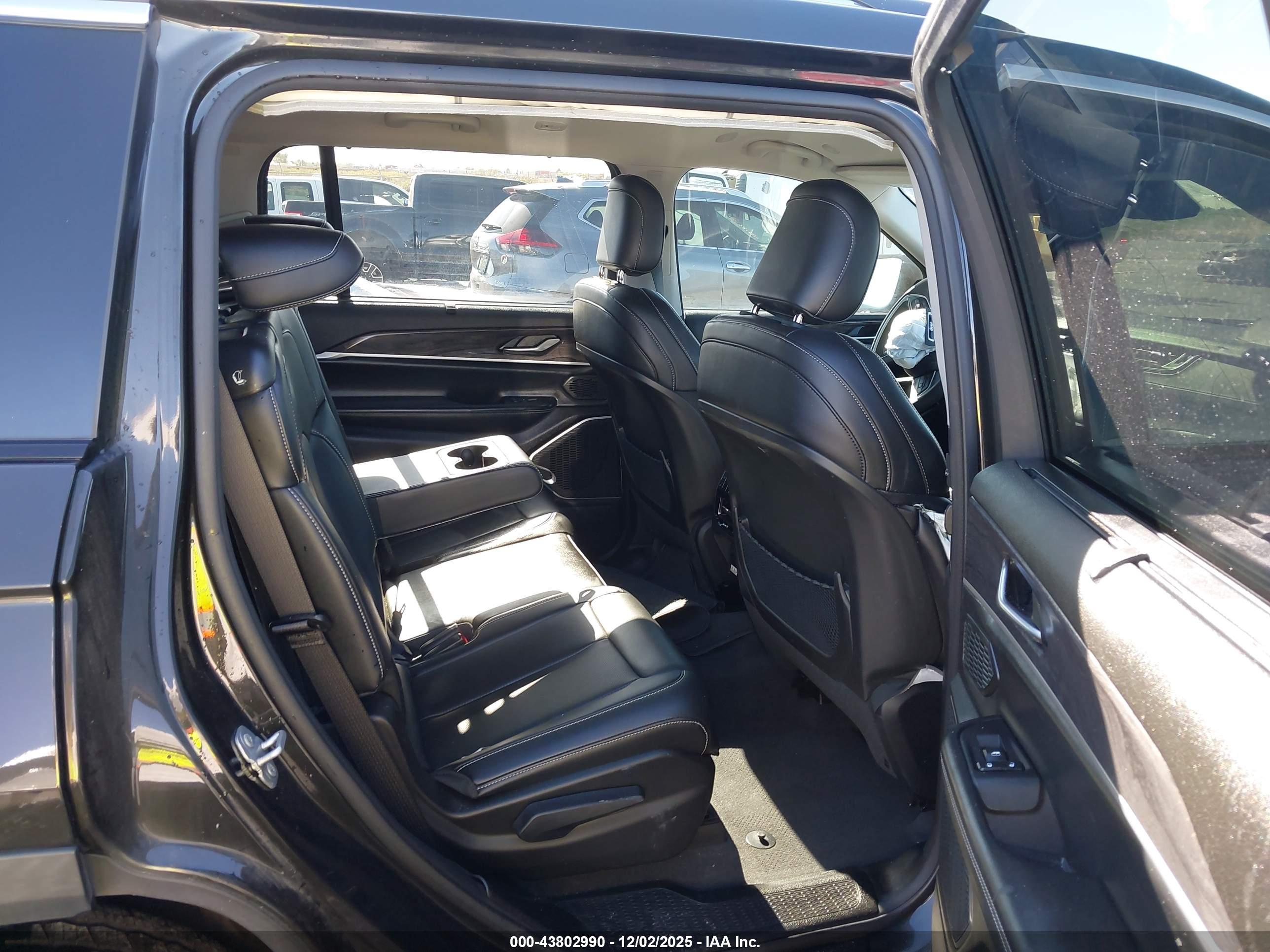 JEEP GRAND image 8