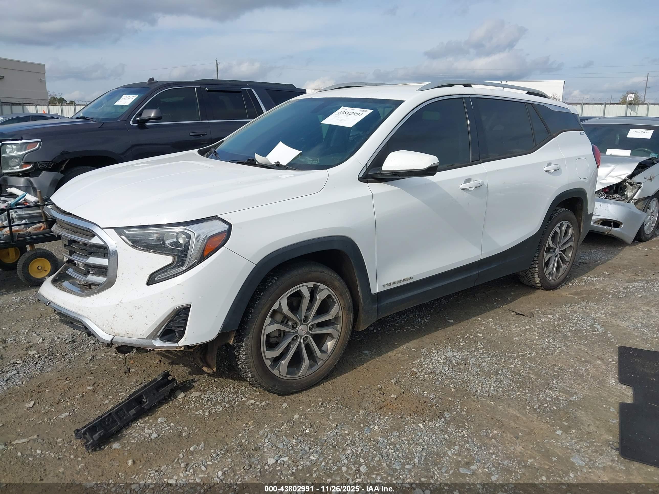 GMC TERRAIN image 2