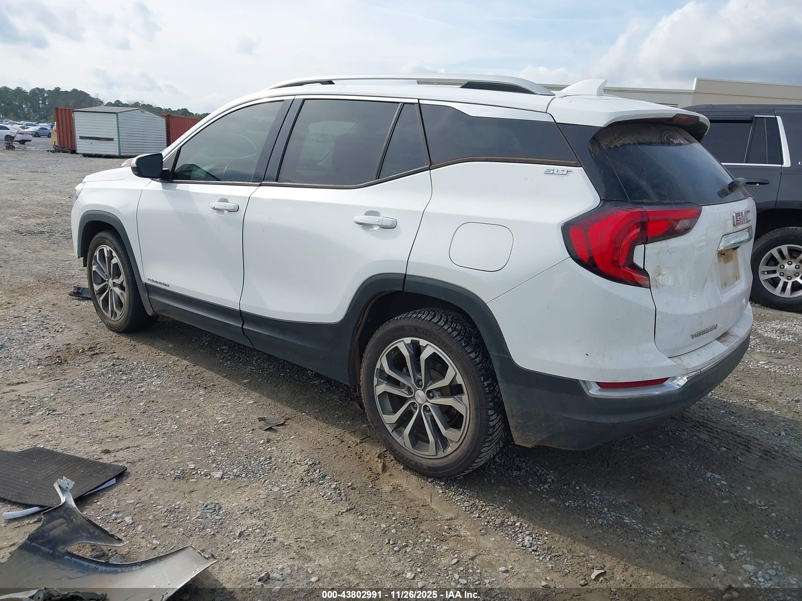 GMC TERRAIN image 3