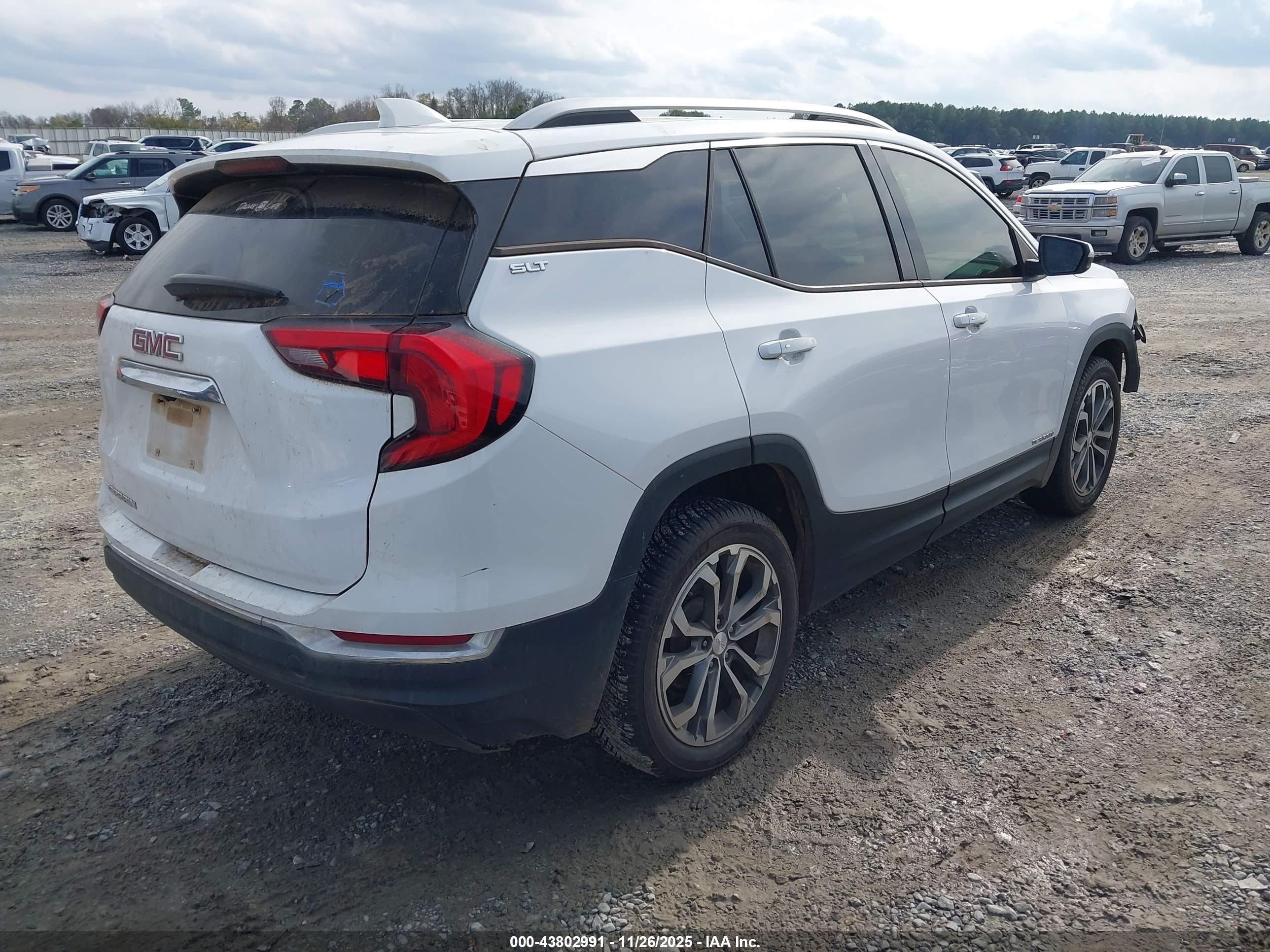 GMC TERRAIN image 4
