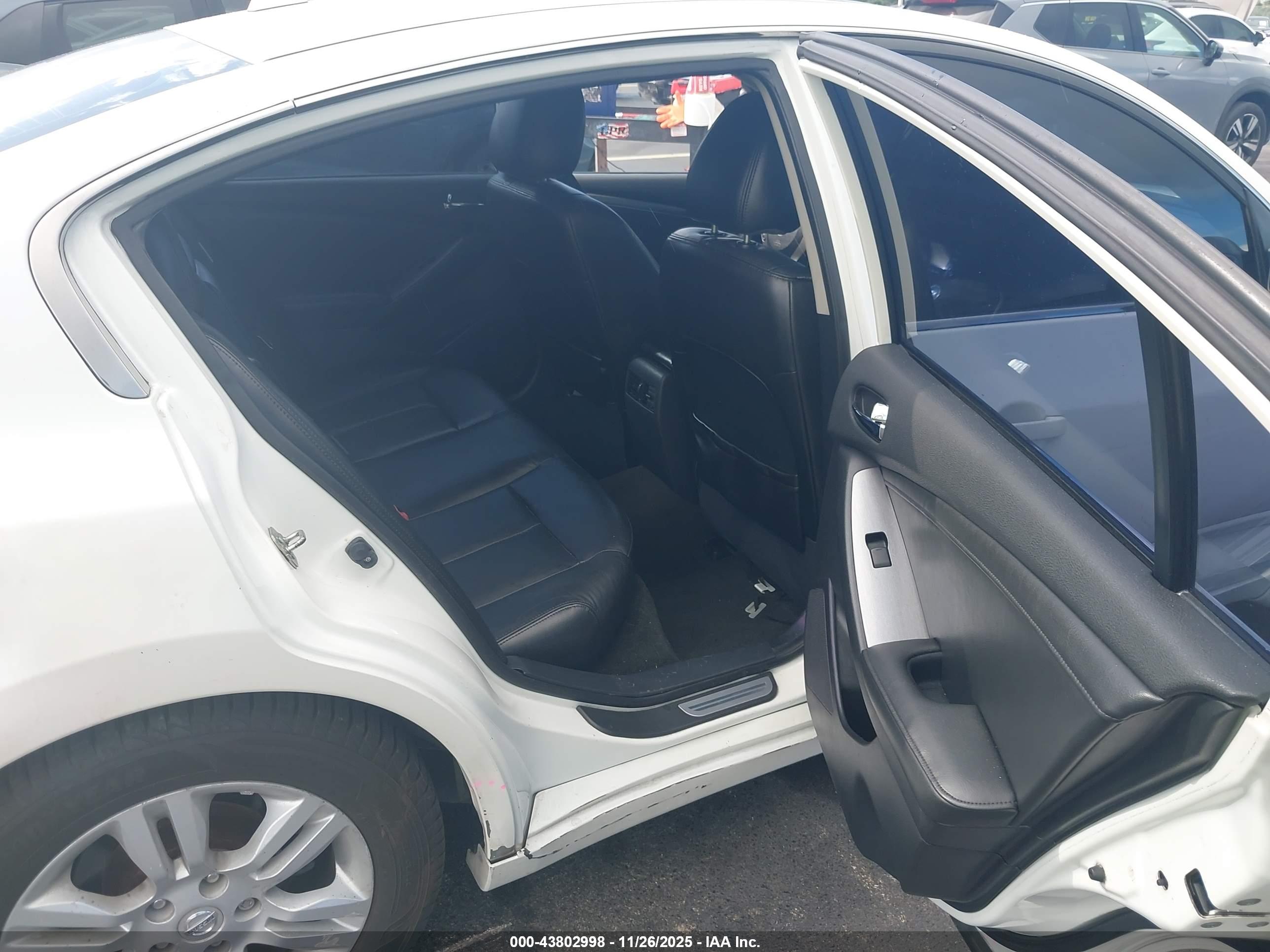 NISSAN ALTIMA image 8