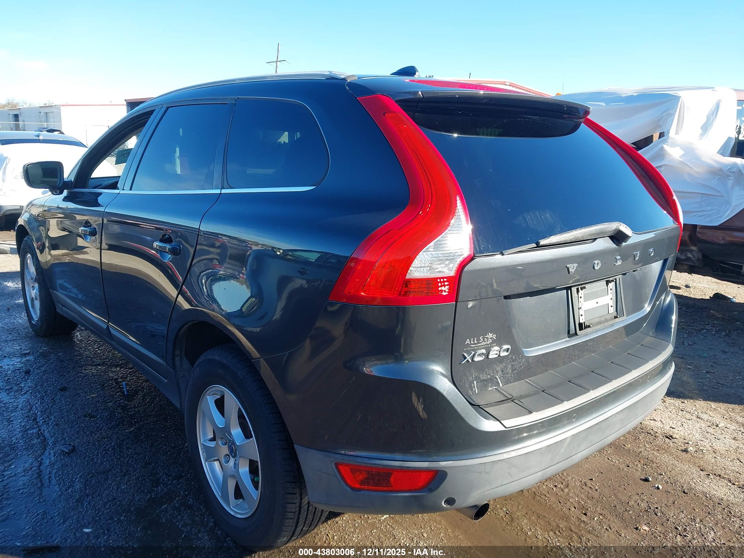 VOLVO XC60 image 3
