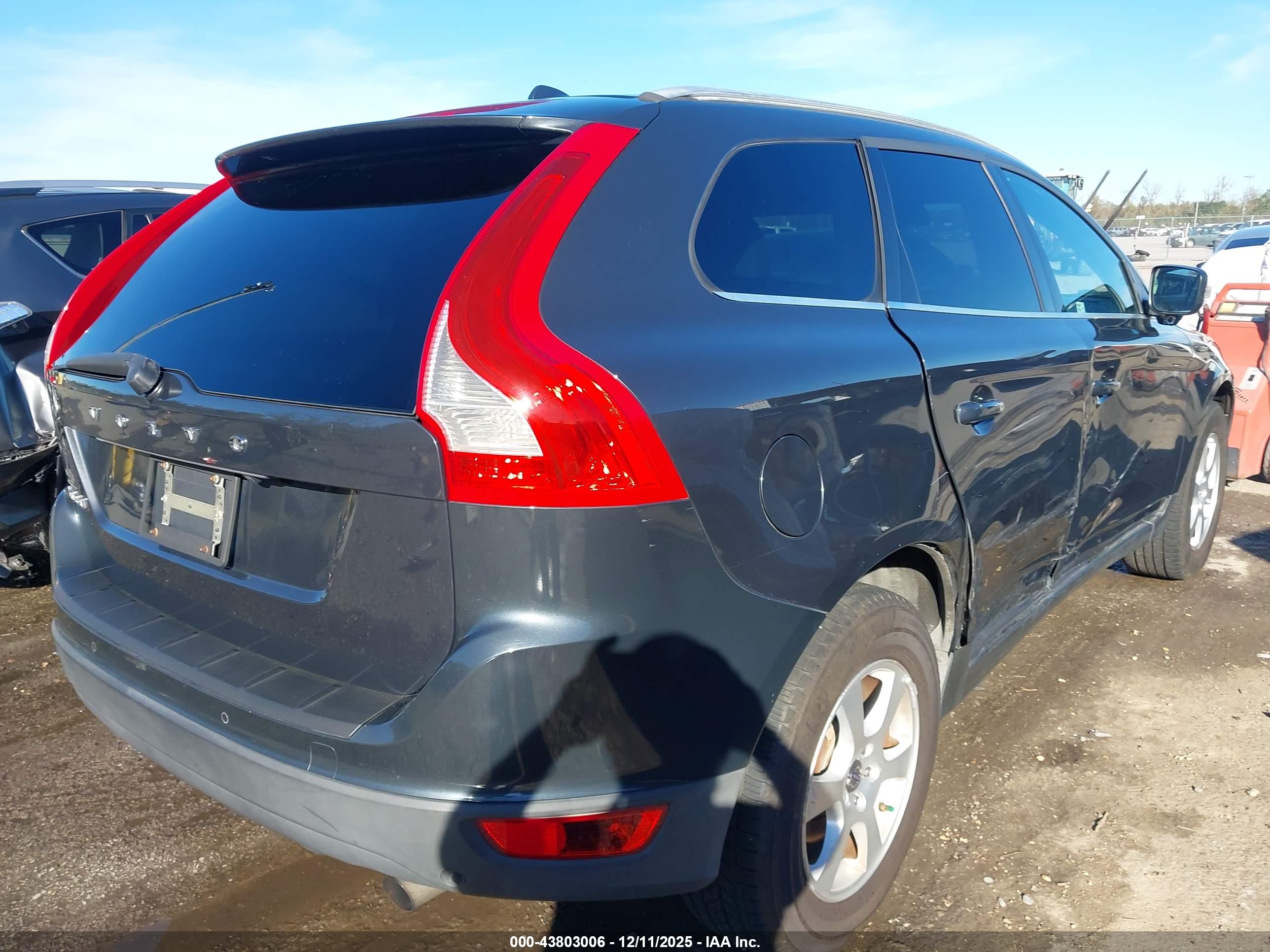 VOLVO XC60 image 4