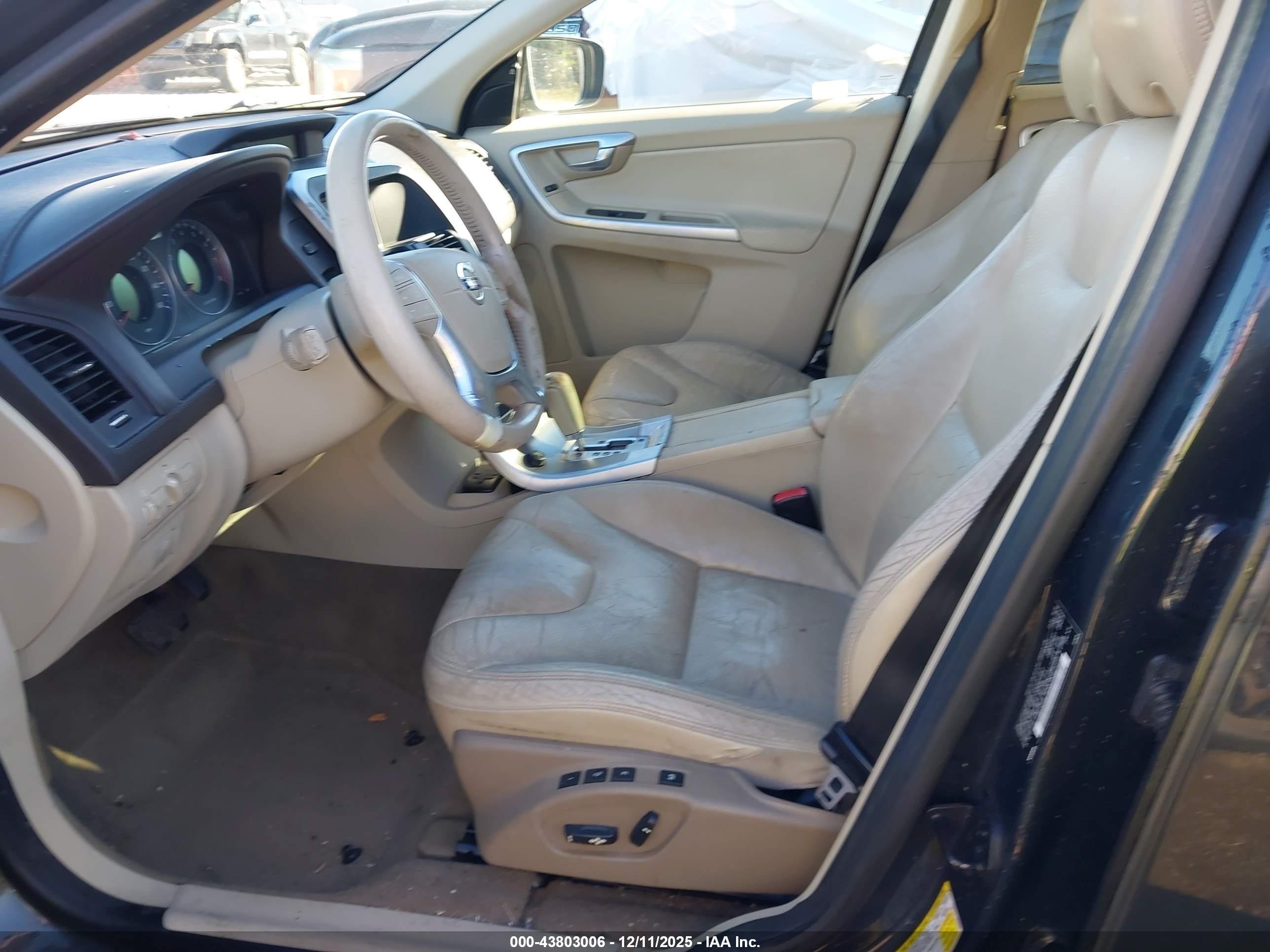 VOLVO XC60 image 5