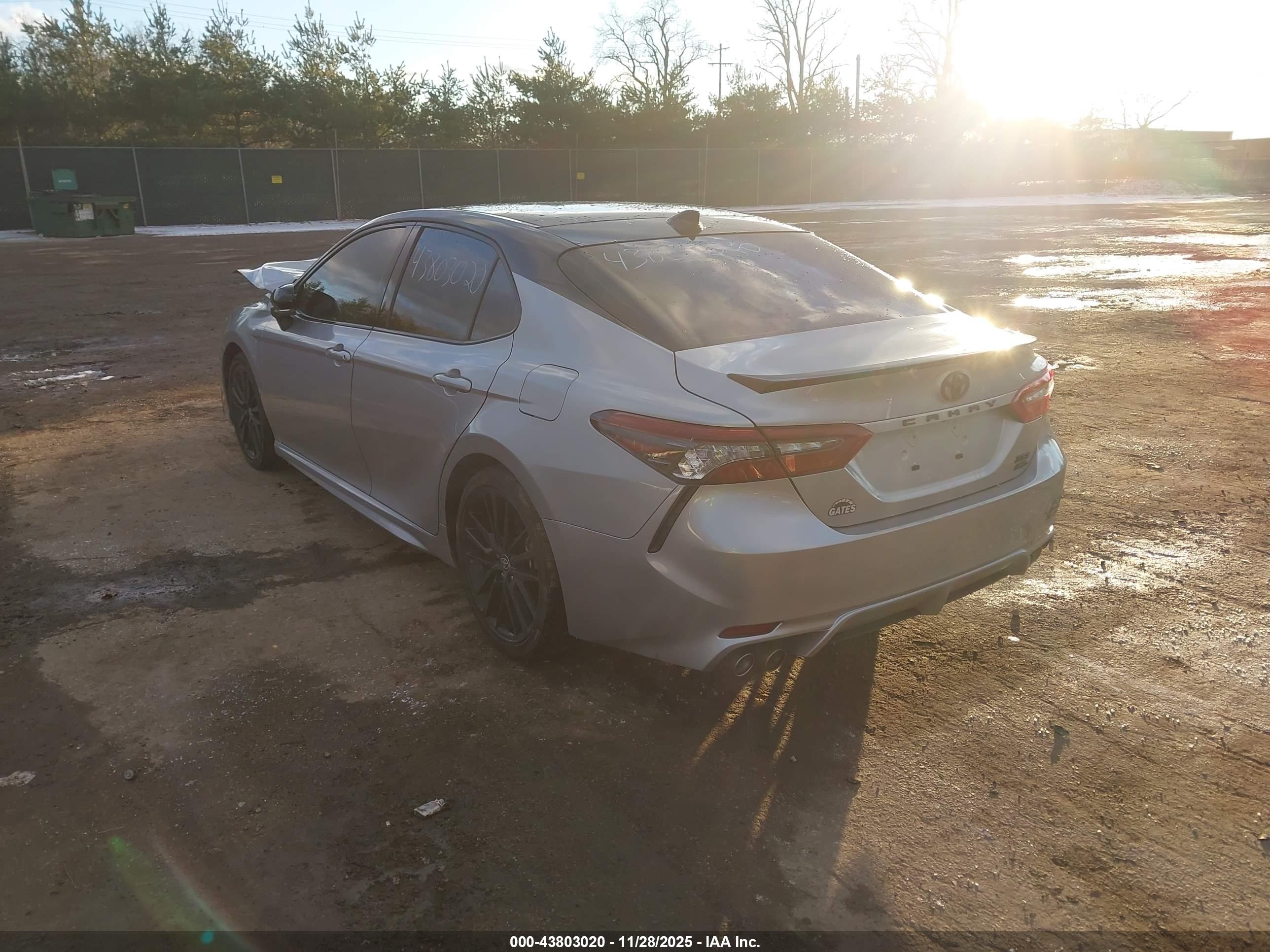 TOYOTA CAMRY image 3