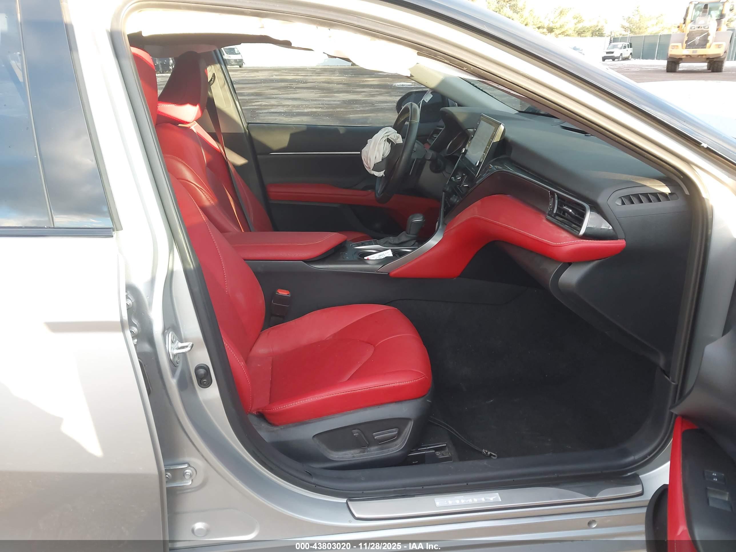 TOYOTA CAMRY image 5