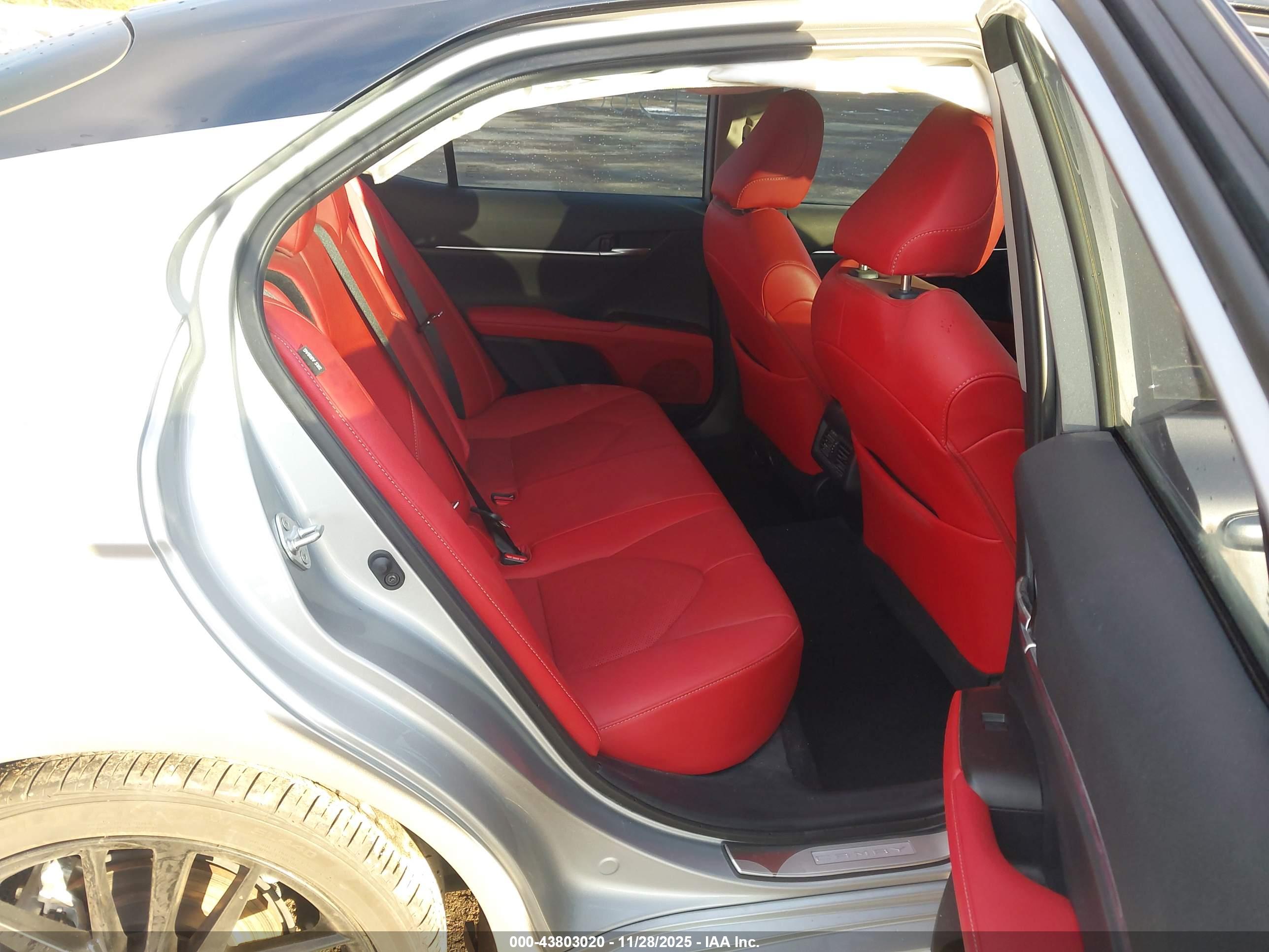 TOYOTA CAMRY image 8