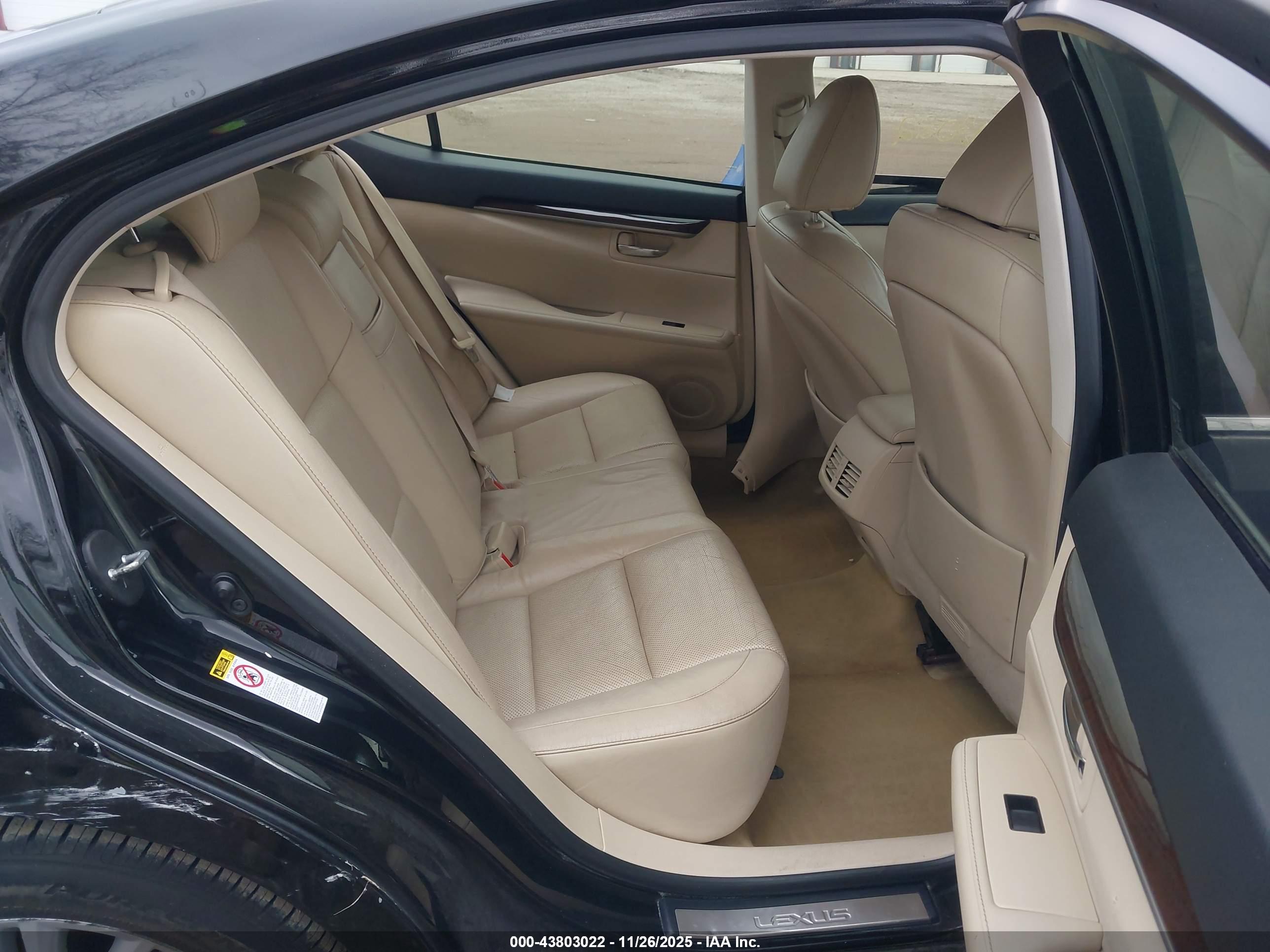 LEXUS ES image 8