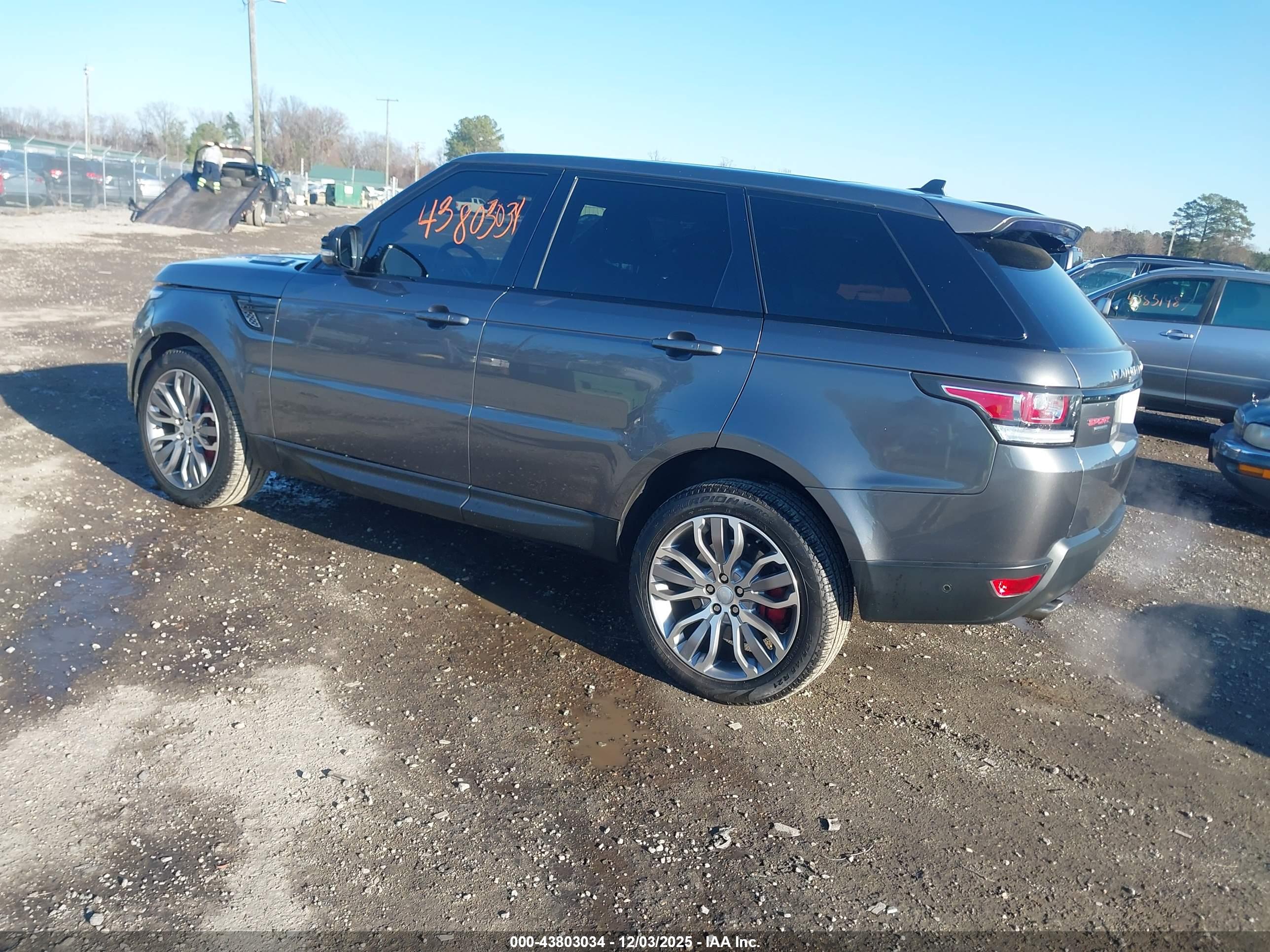 LAND ROVER image 3