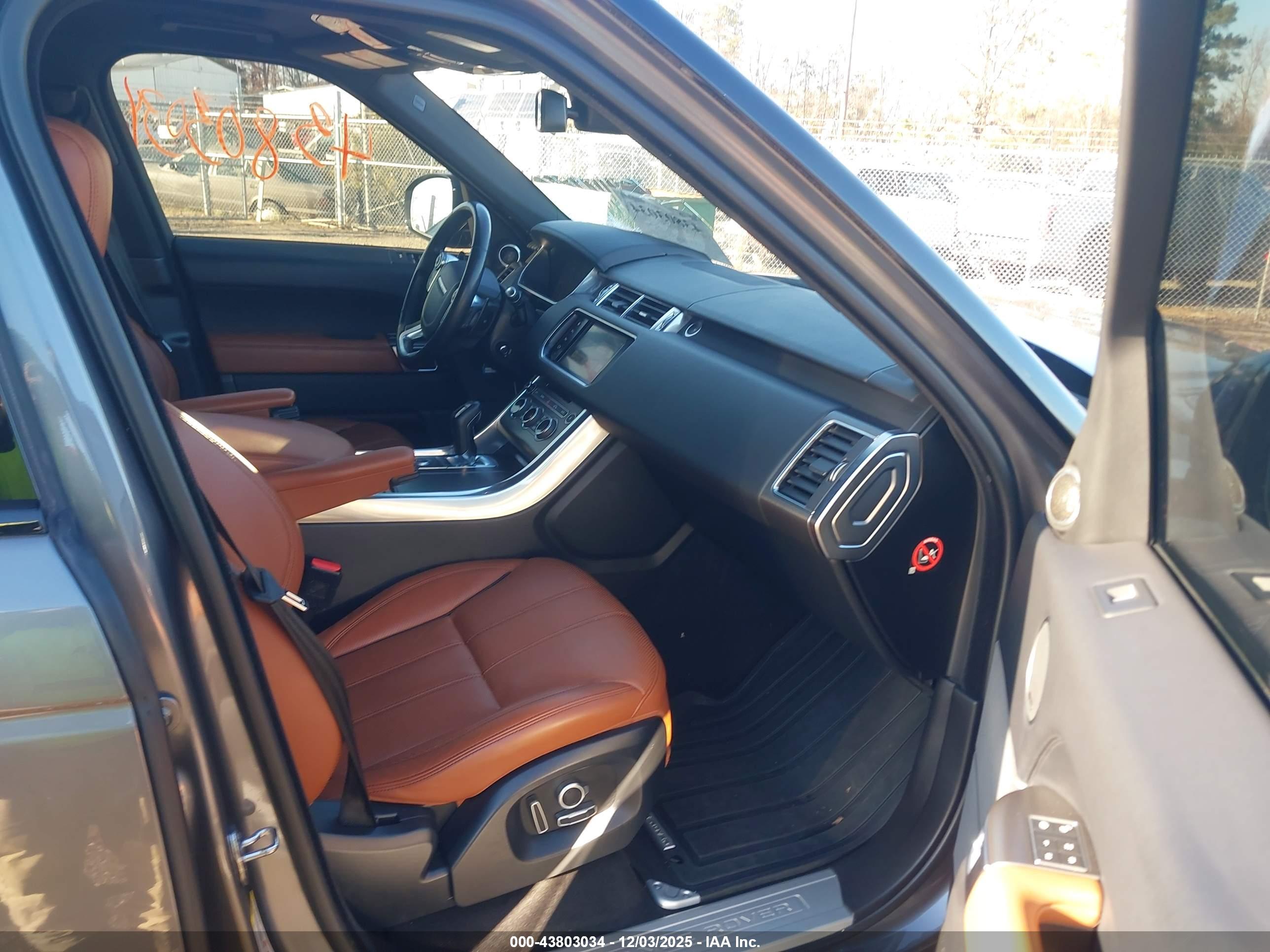 LAND ROVER image 5