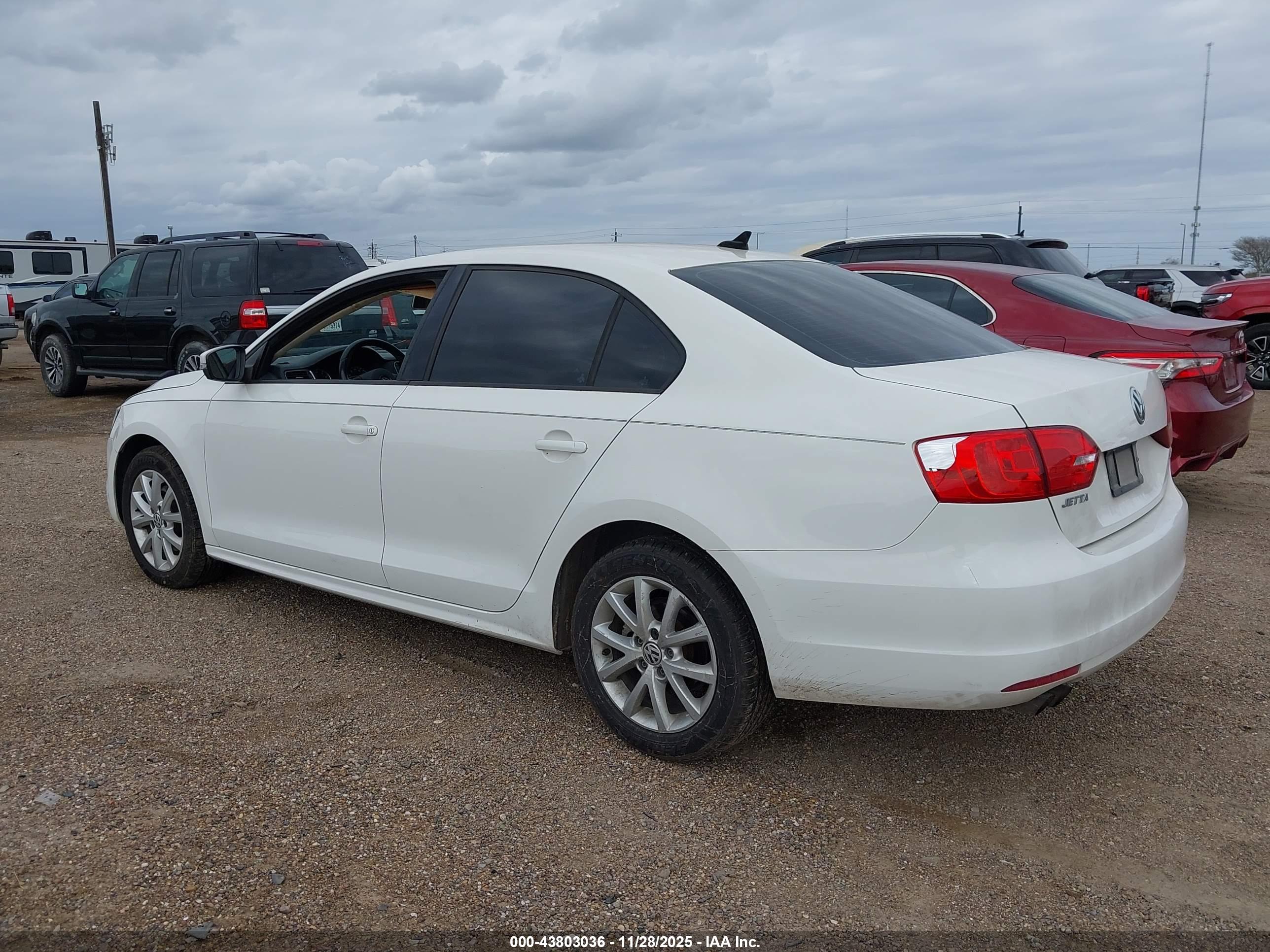 VOLKSWAGEN JETTA image 3