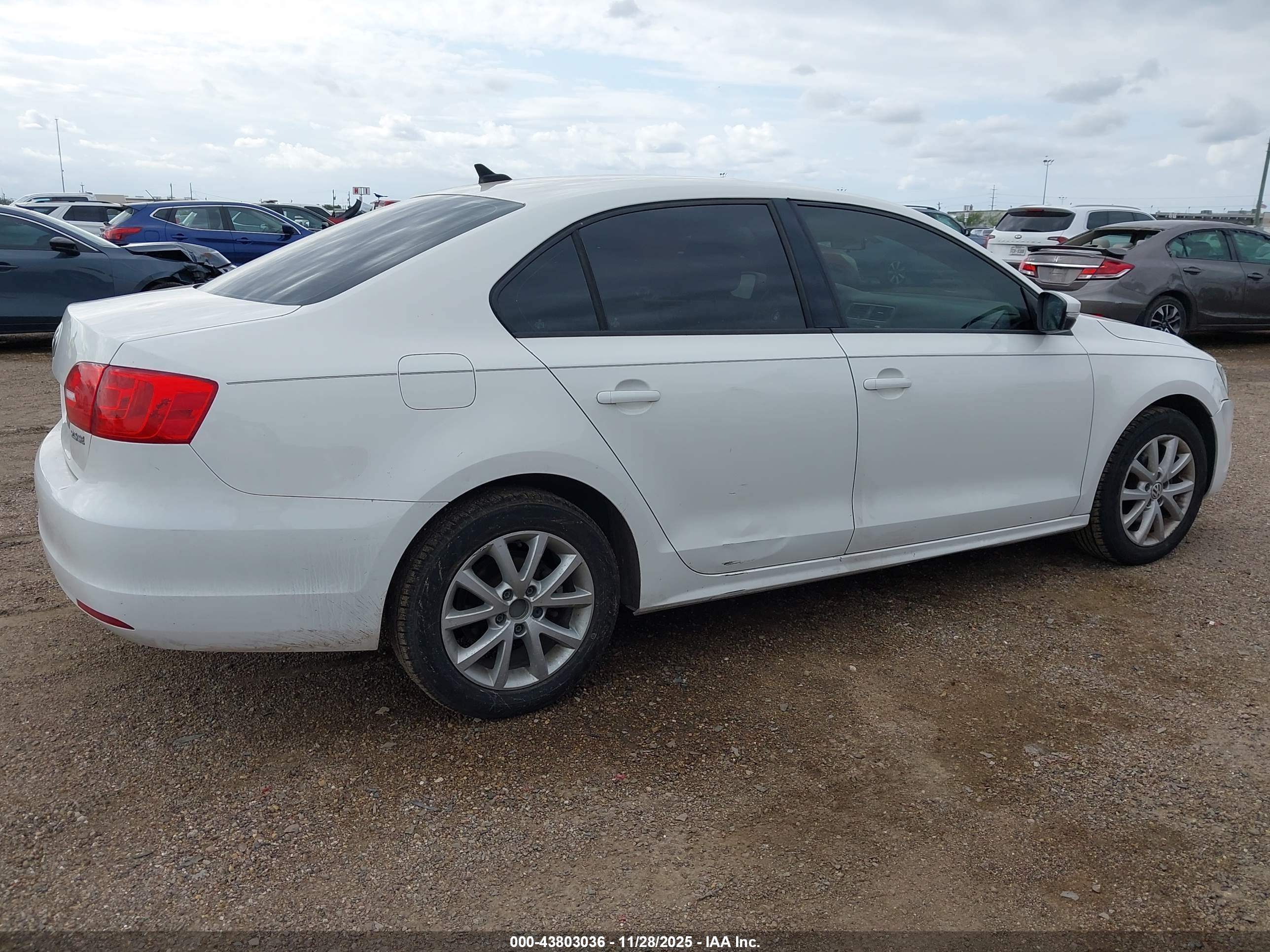 VOLKSWAGEN JETTA image 4