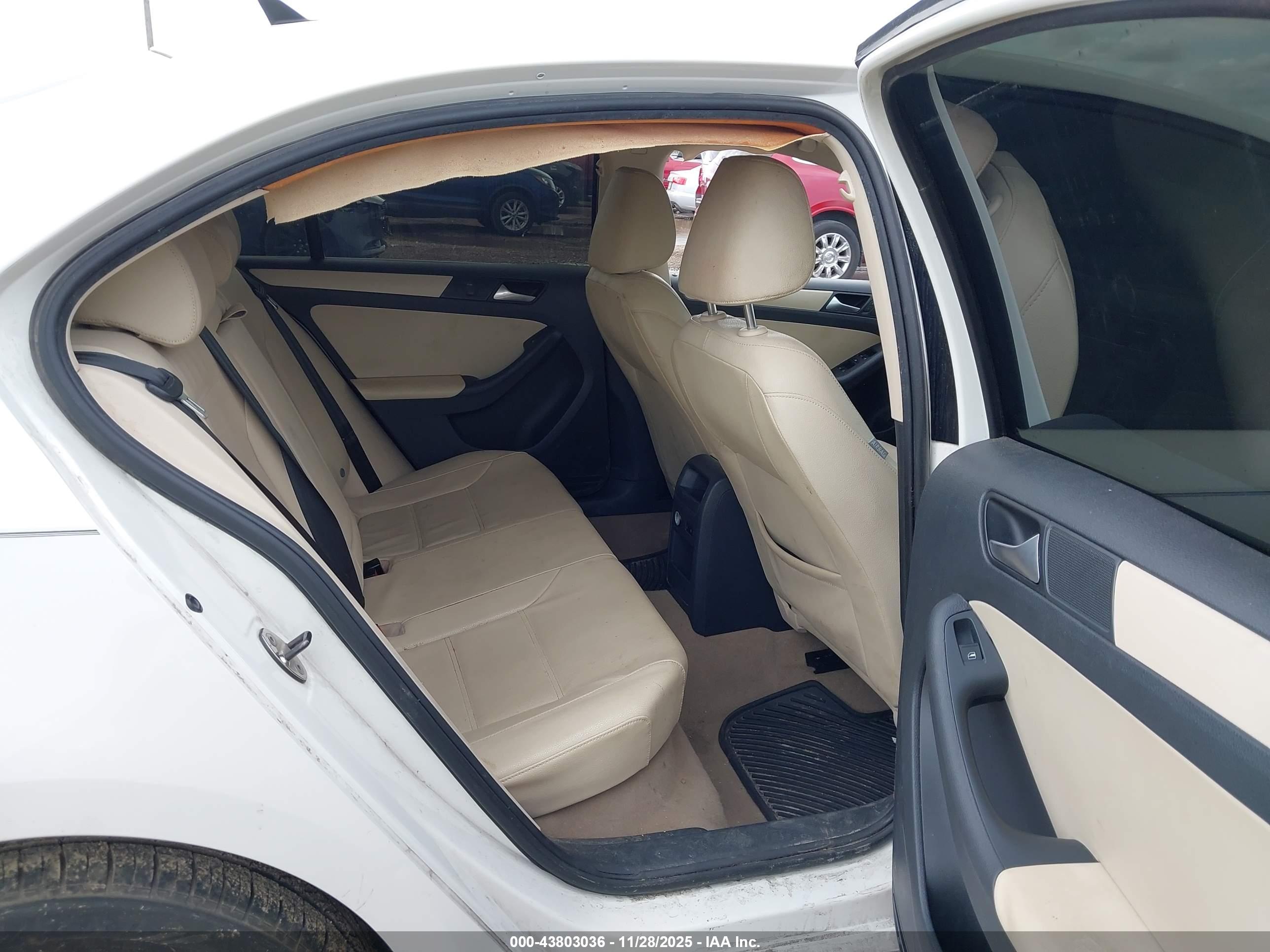 VOLKSWAGEN JETTA image 8