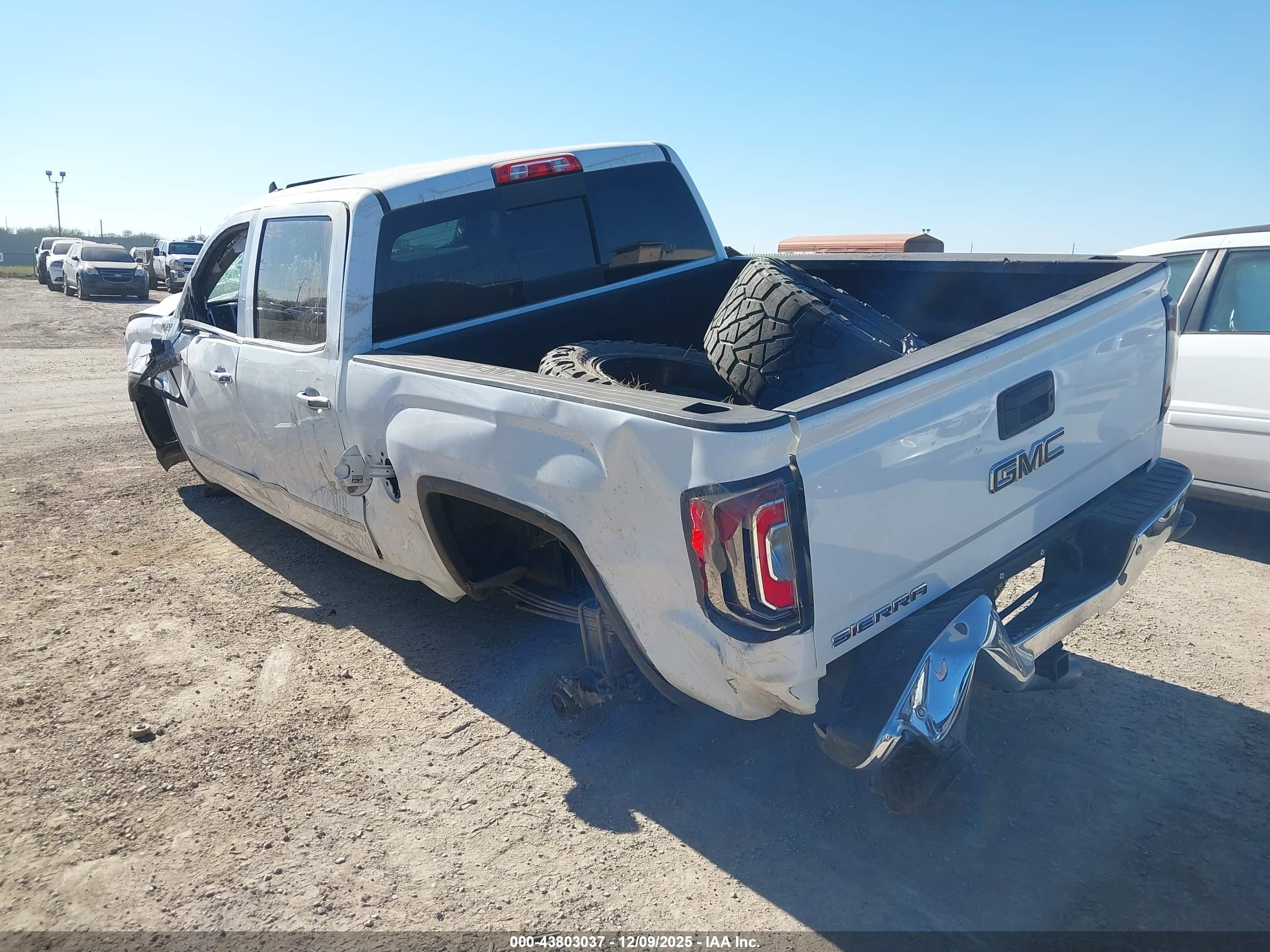 GMC SIERRA image 3