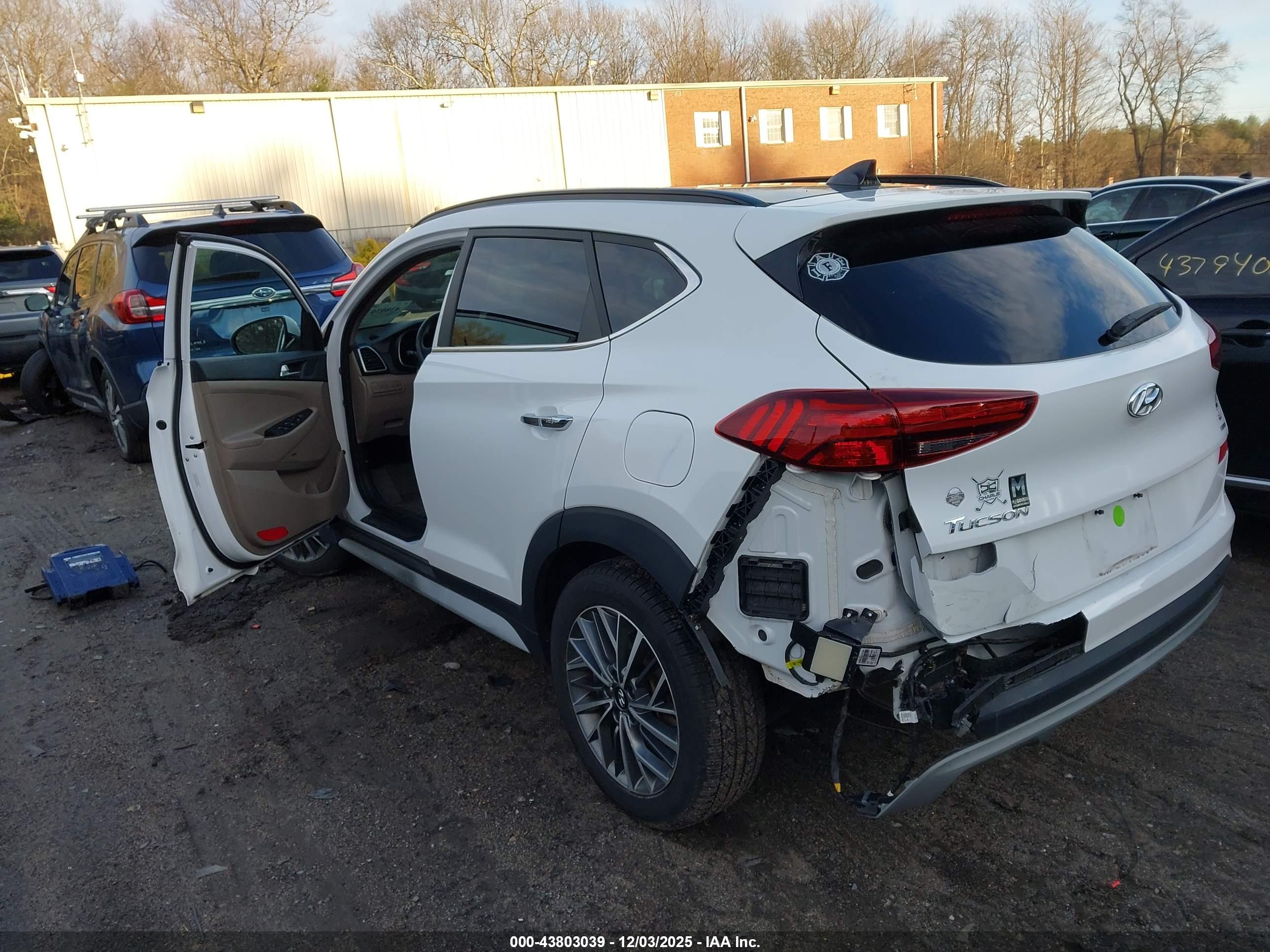 HYUNDAI TUCSON image 3