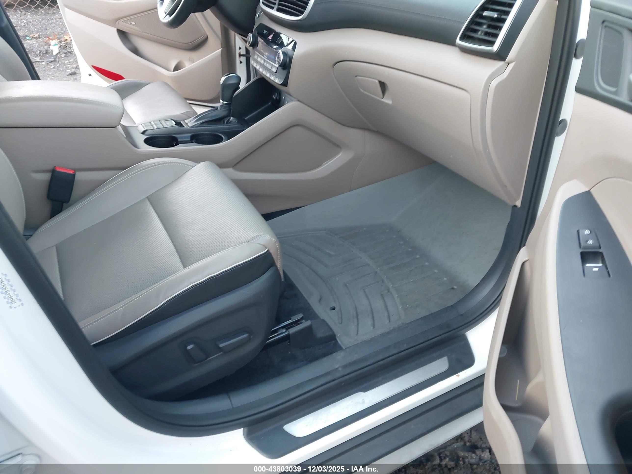 HYUNDAI TUCSON image 5