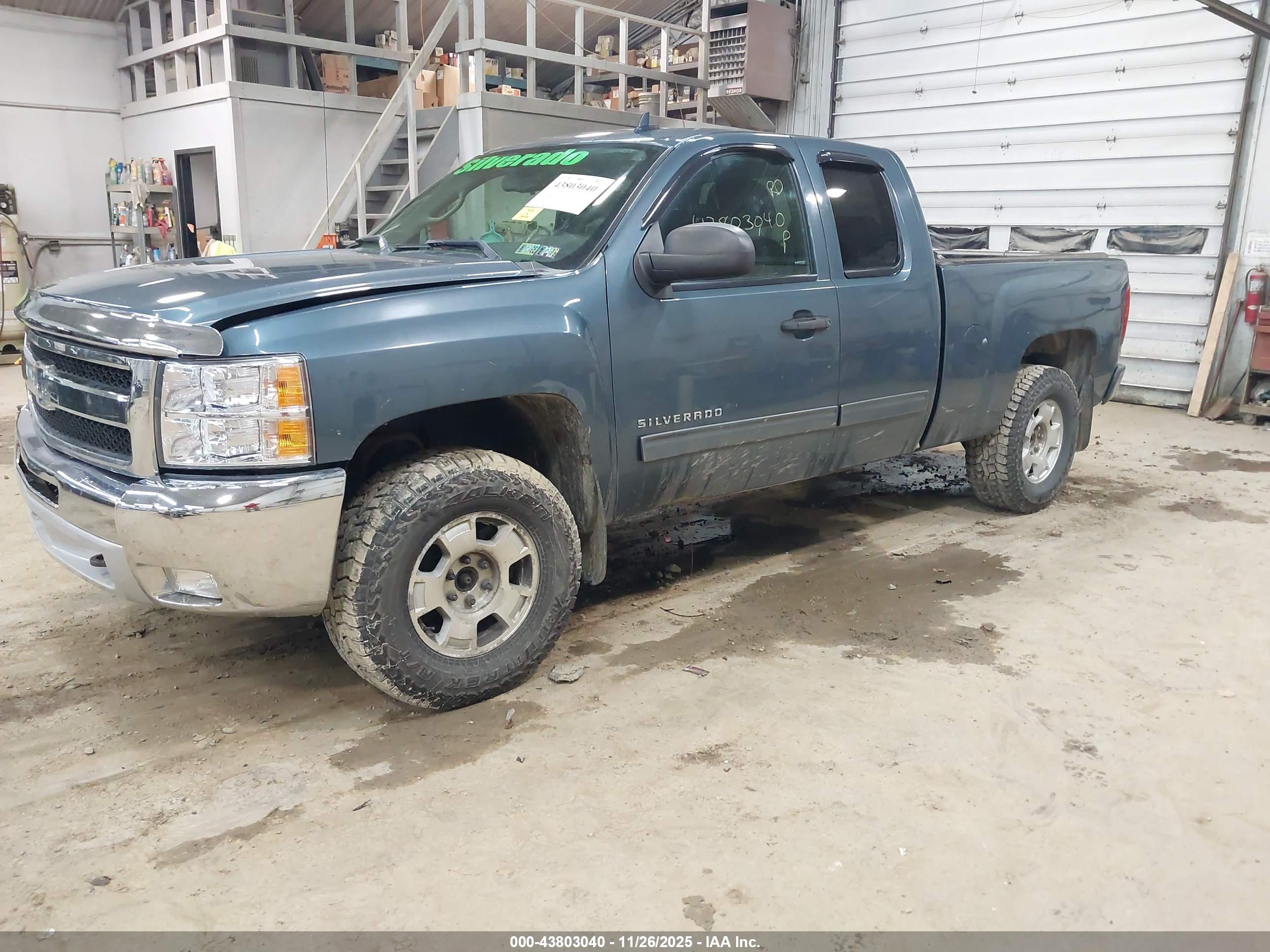CHEVROLET SILVERADO image 2