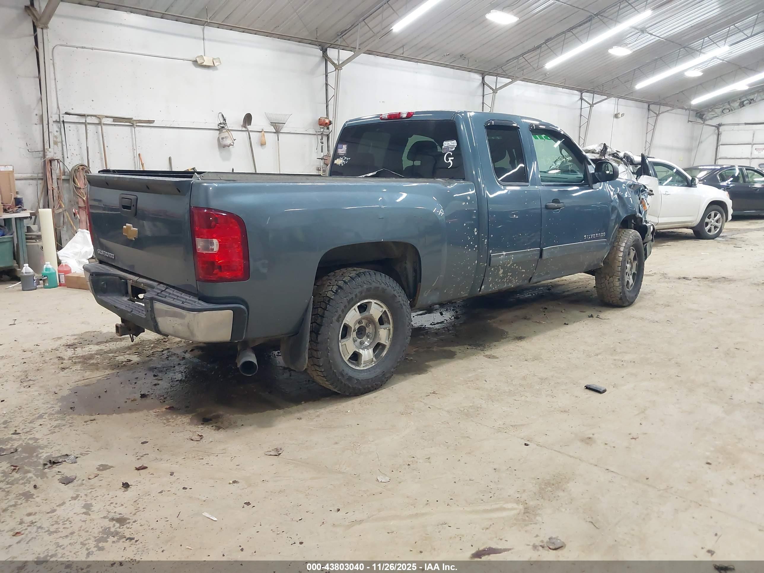 CHEVROLET SILVERADO image 4
