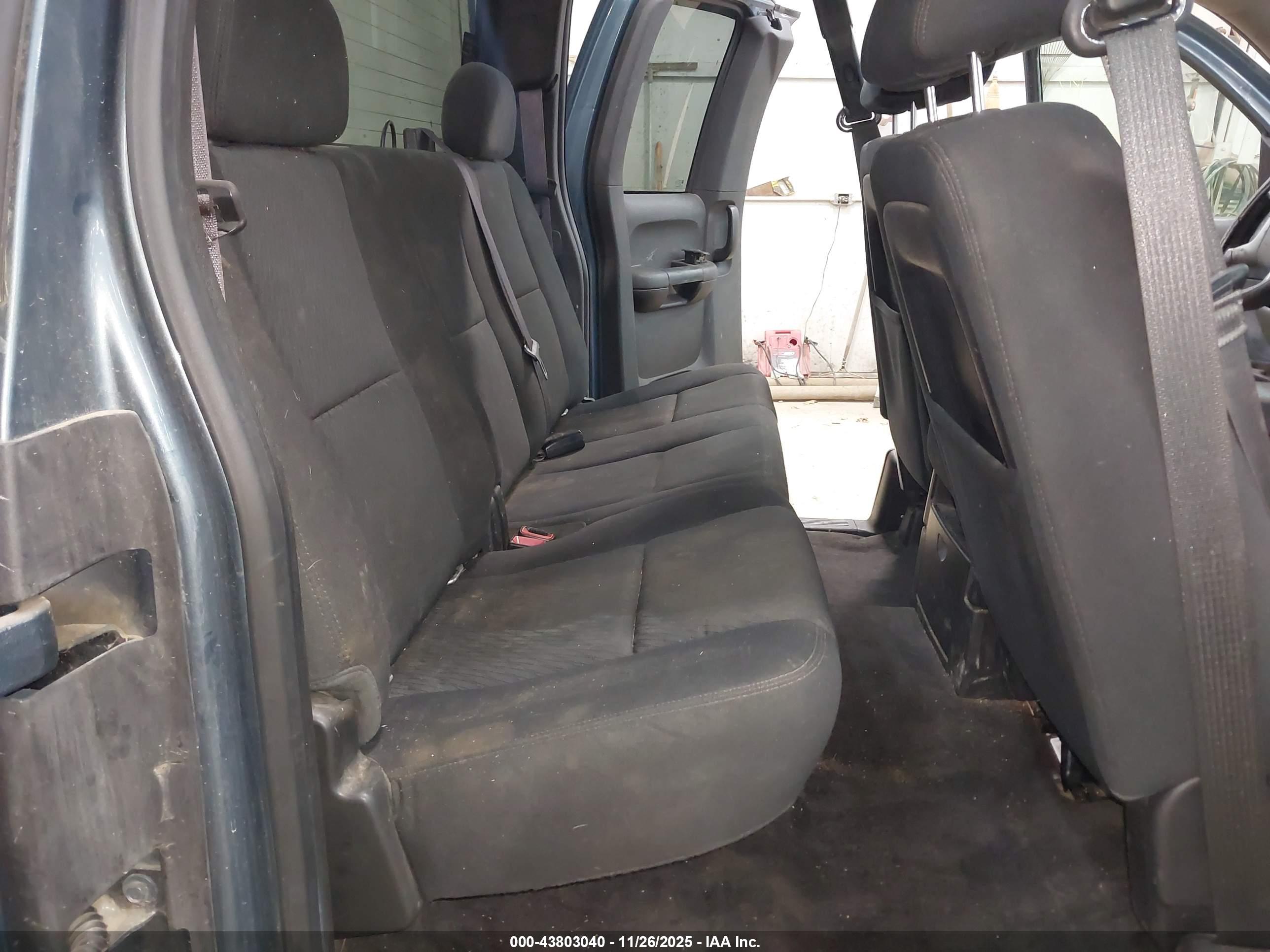 CHEVROLET SILVERADO image 8