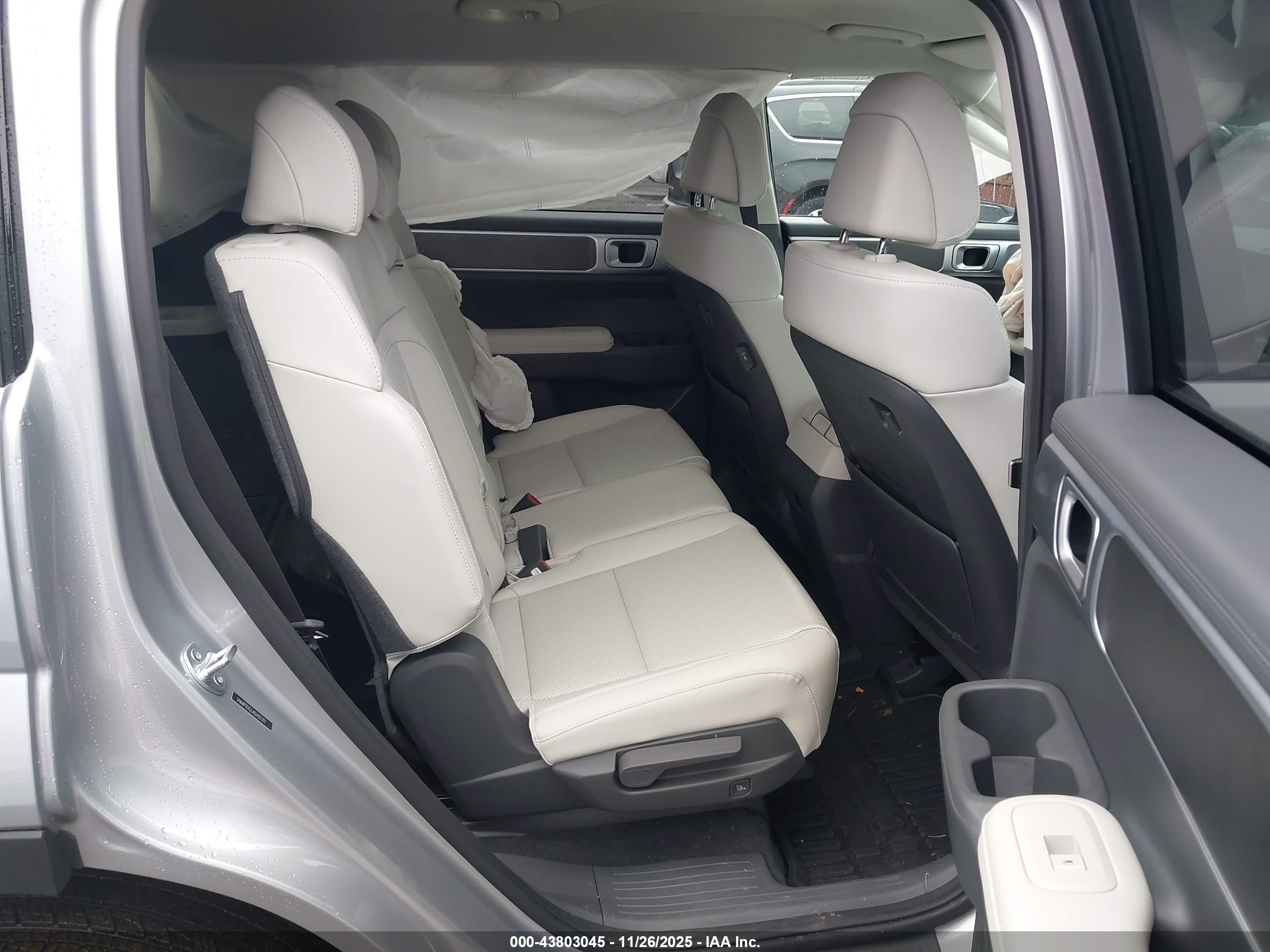 HYUNDAI SANTA image 8