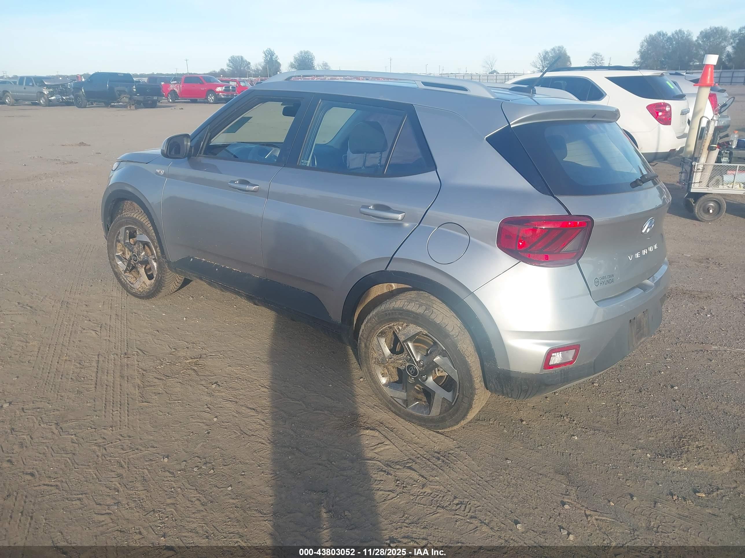 HYUNDAI VENUE image 3