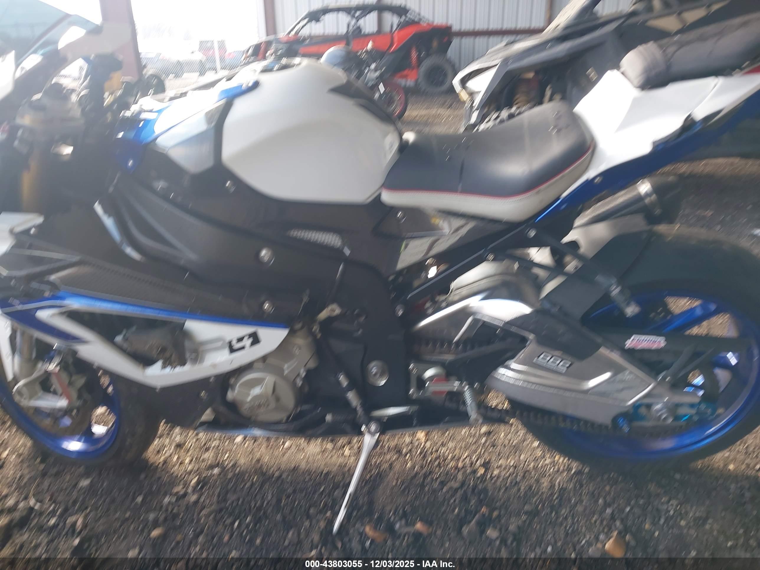BMW HP4 image 9