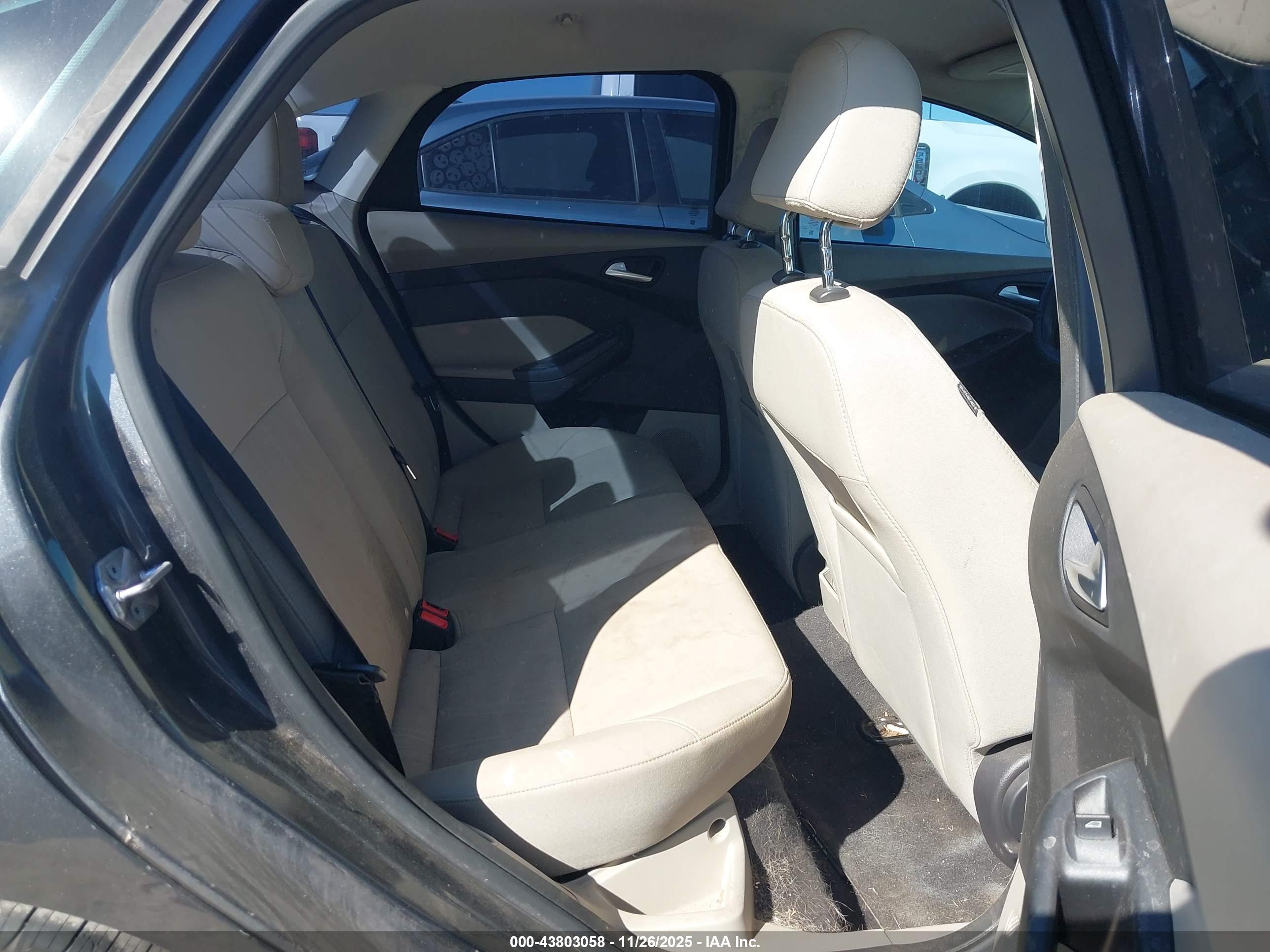 FORD FOCUS image 8
