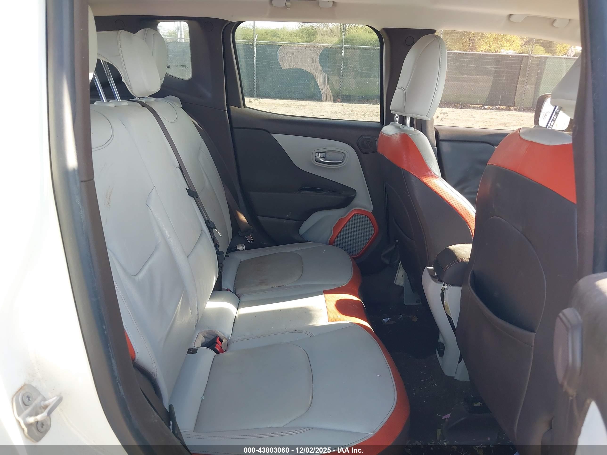 JEEP RENEGADE image 8
