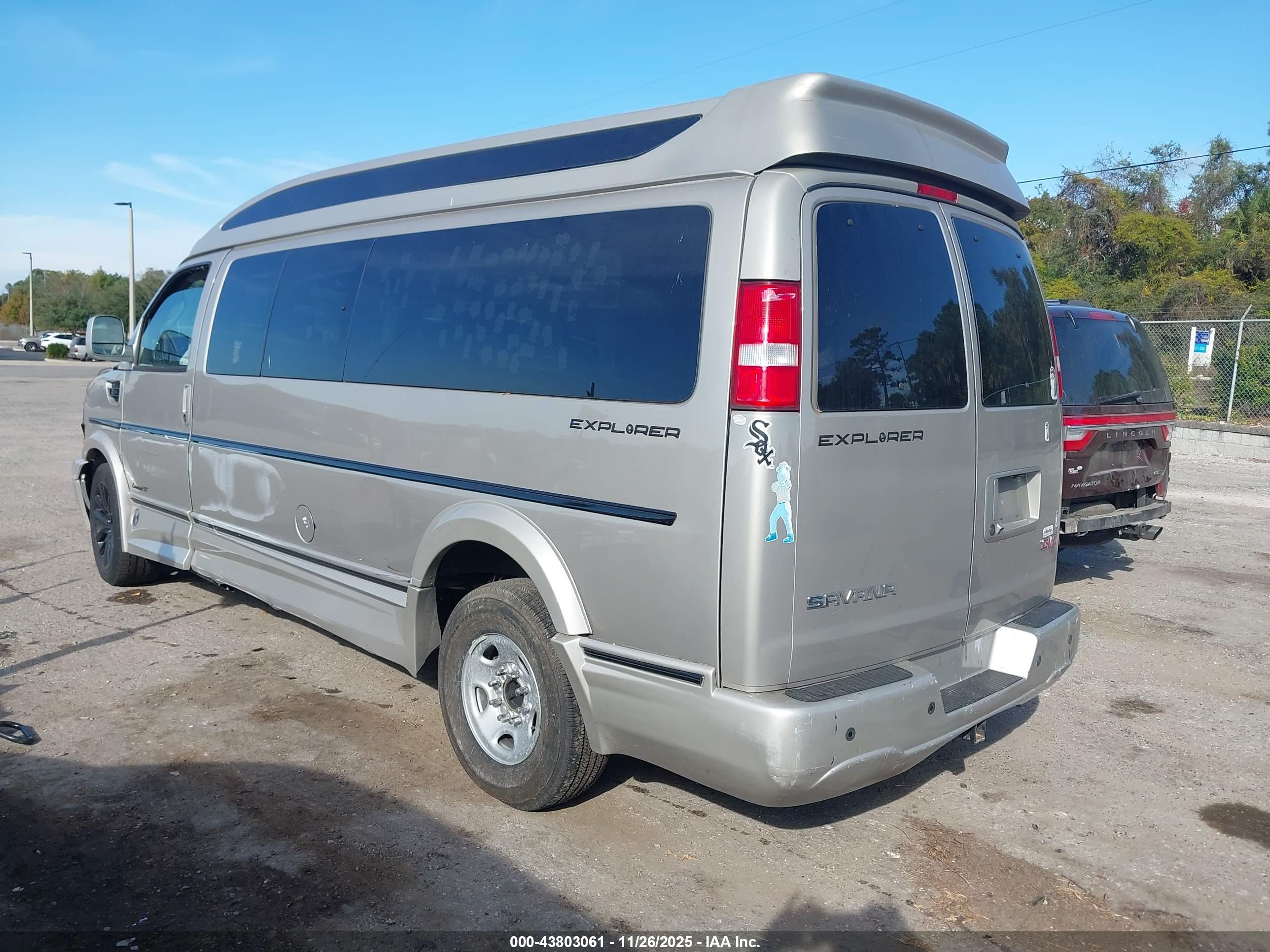 GMC SAVANA image 3