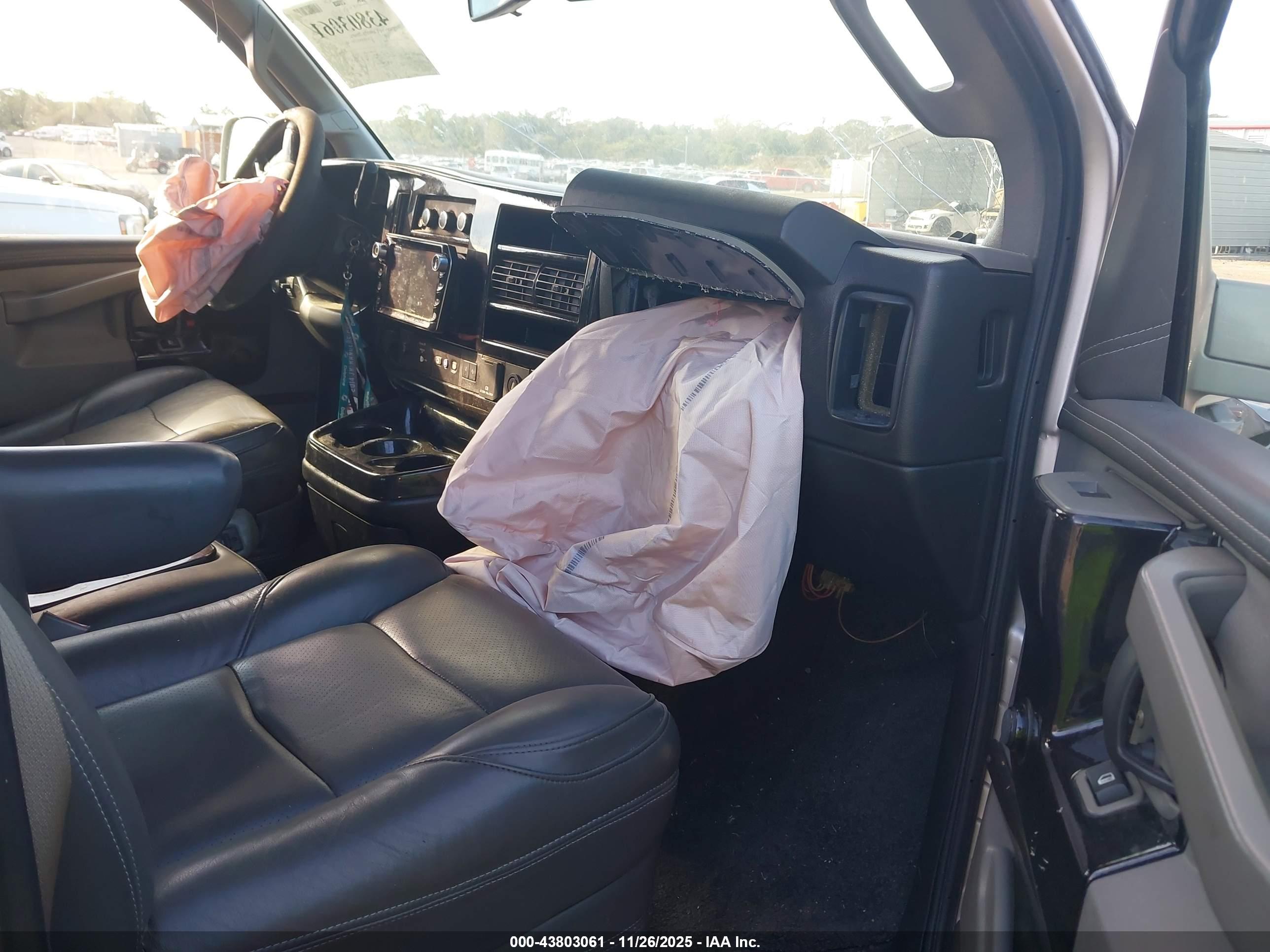 GMC SAVANA image 5