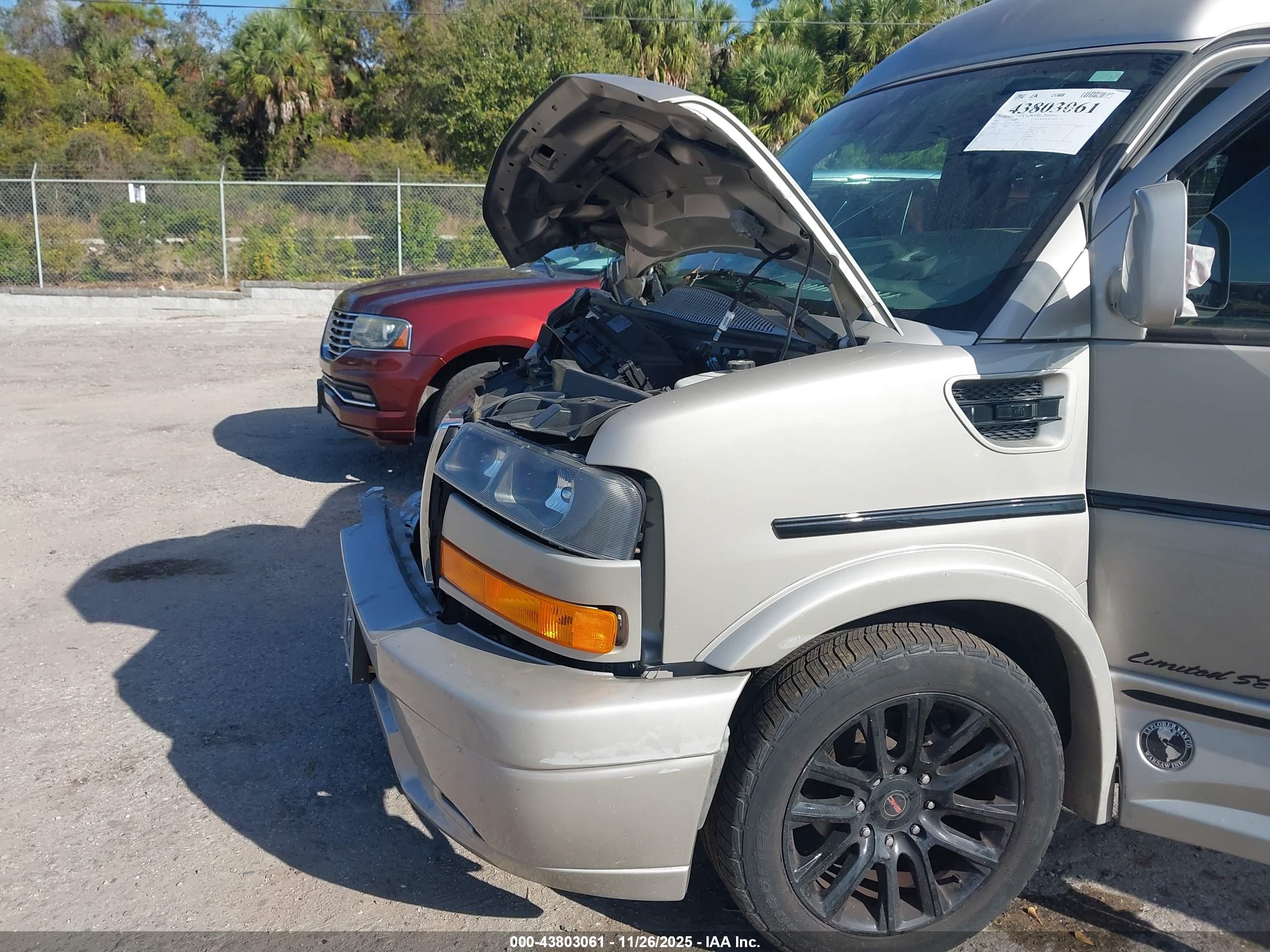 GMC SAVANA image 6