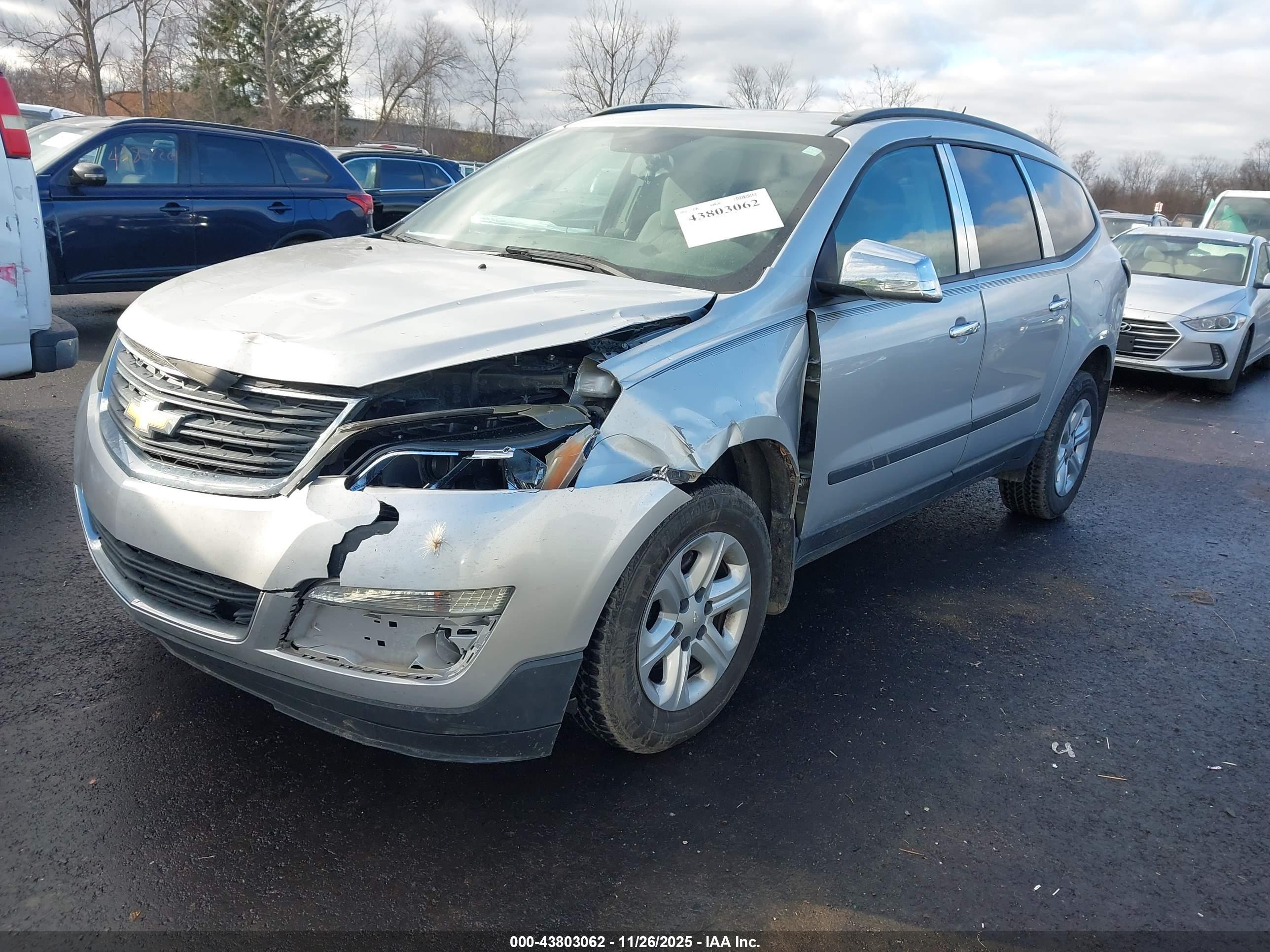 CHEVROLET TRAVERSE image 2