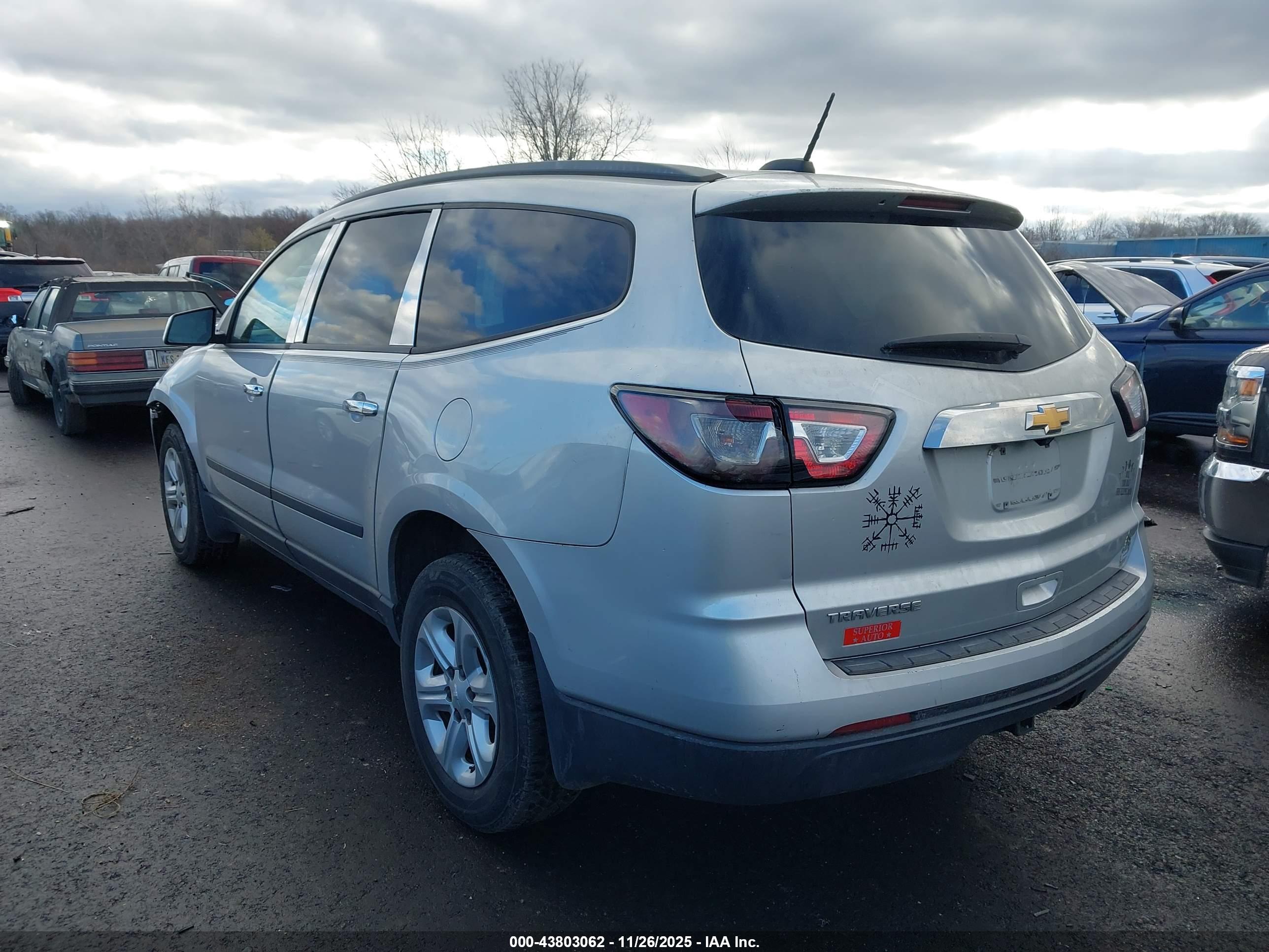 CHEVROLET TRAVERSE image 3