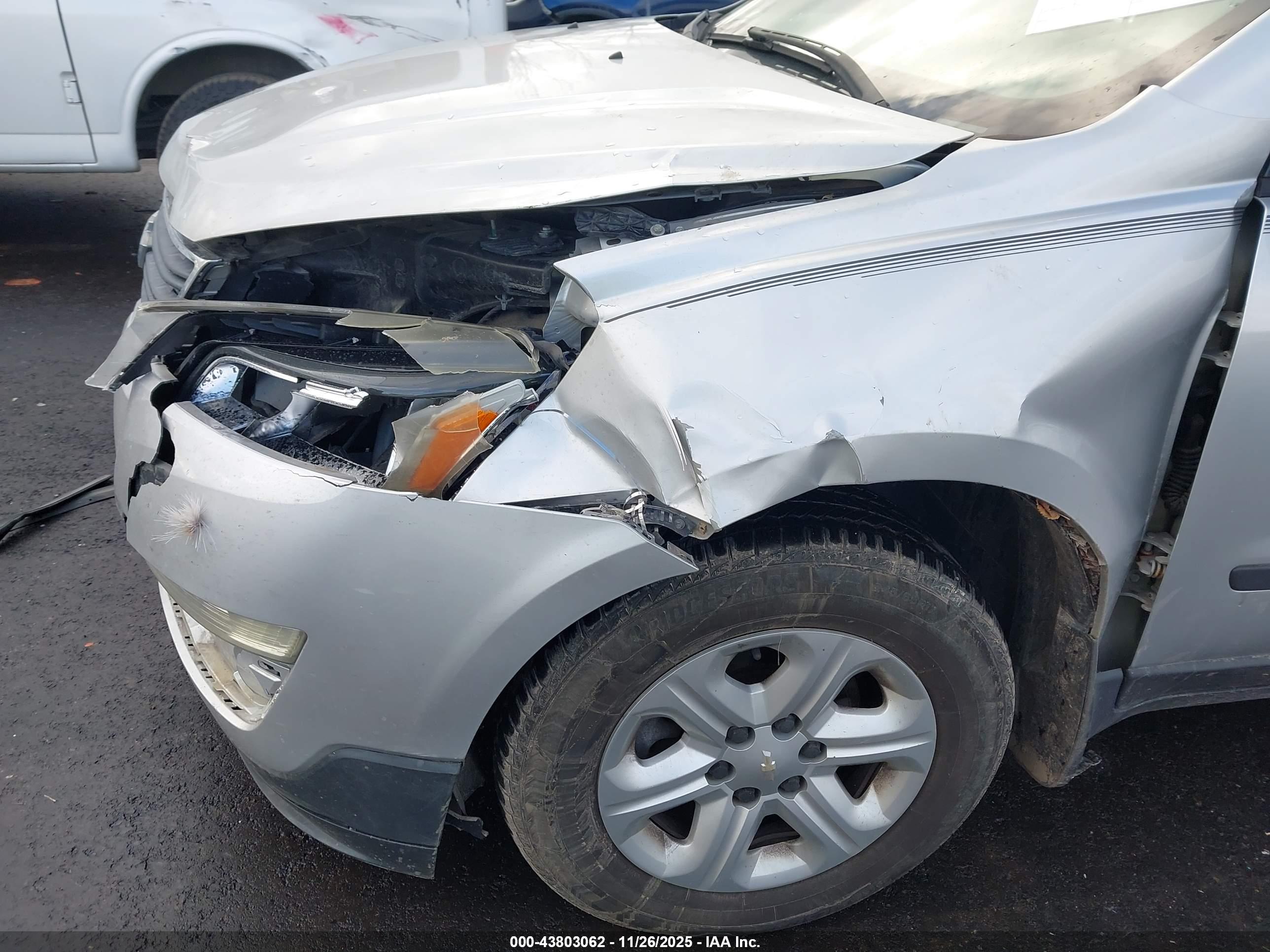 CHEVROLET TRAVERSE image 6
