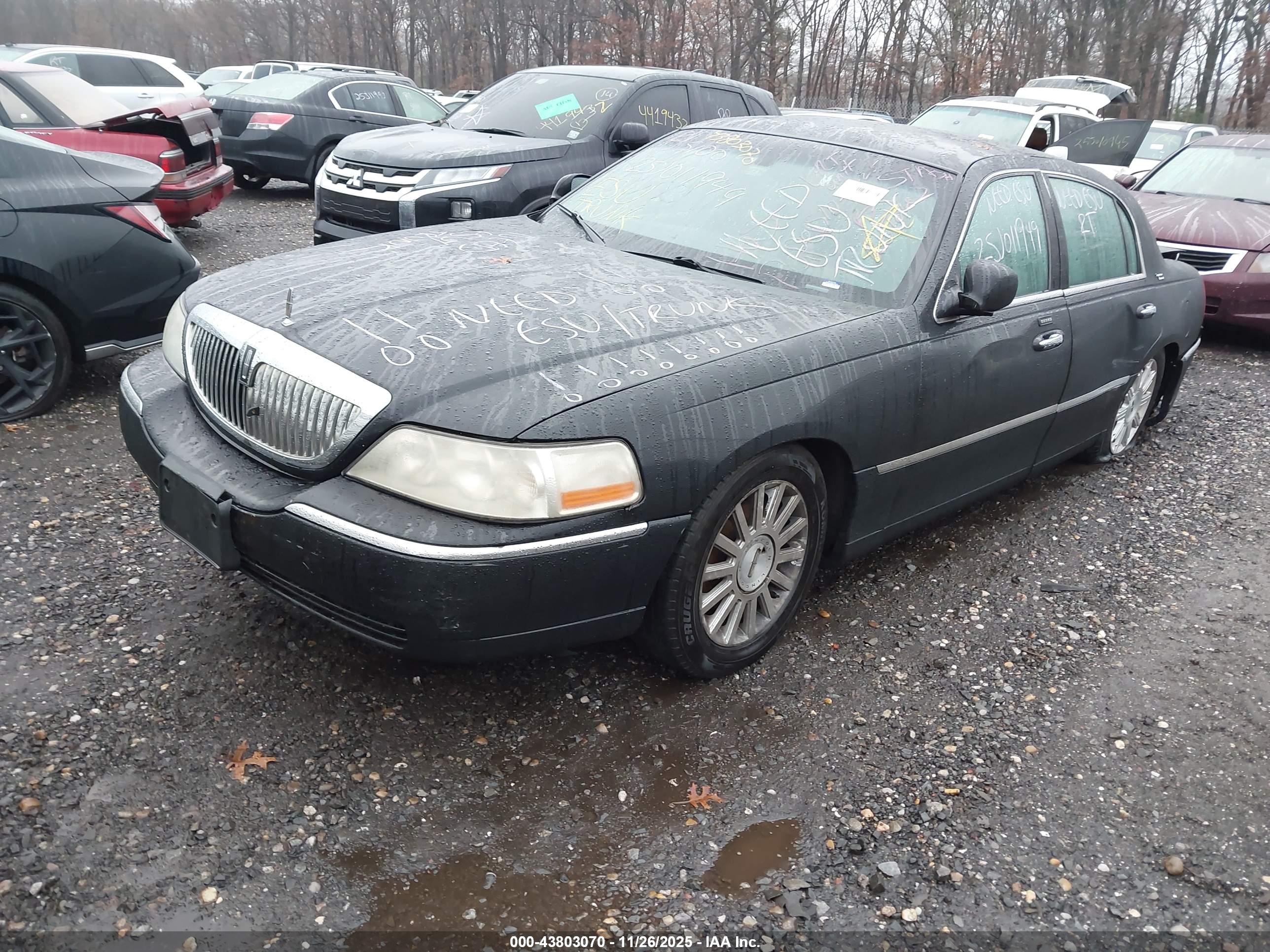 LINCOLN TOWN image 2