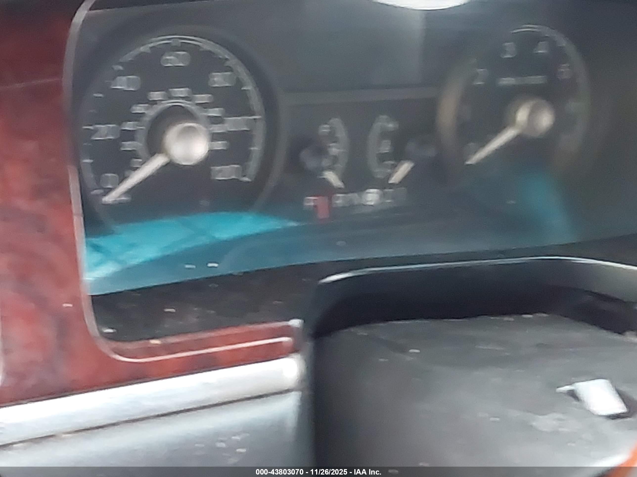 LINCOLN TOWN image 7