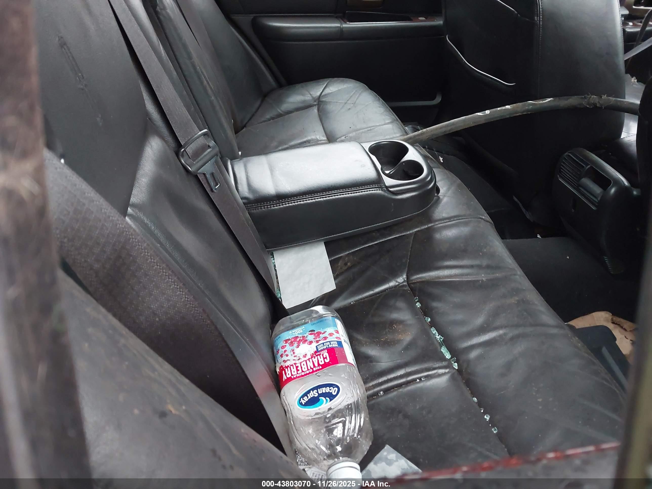 LINCOLN TOWN image 8