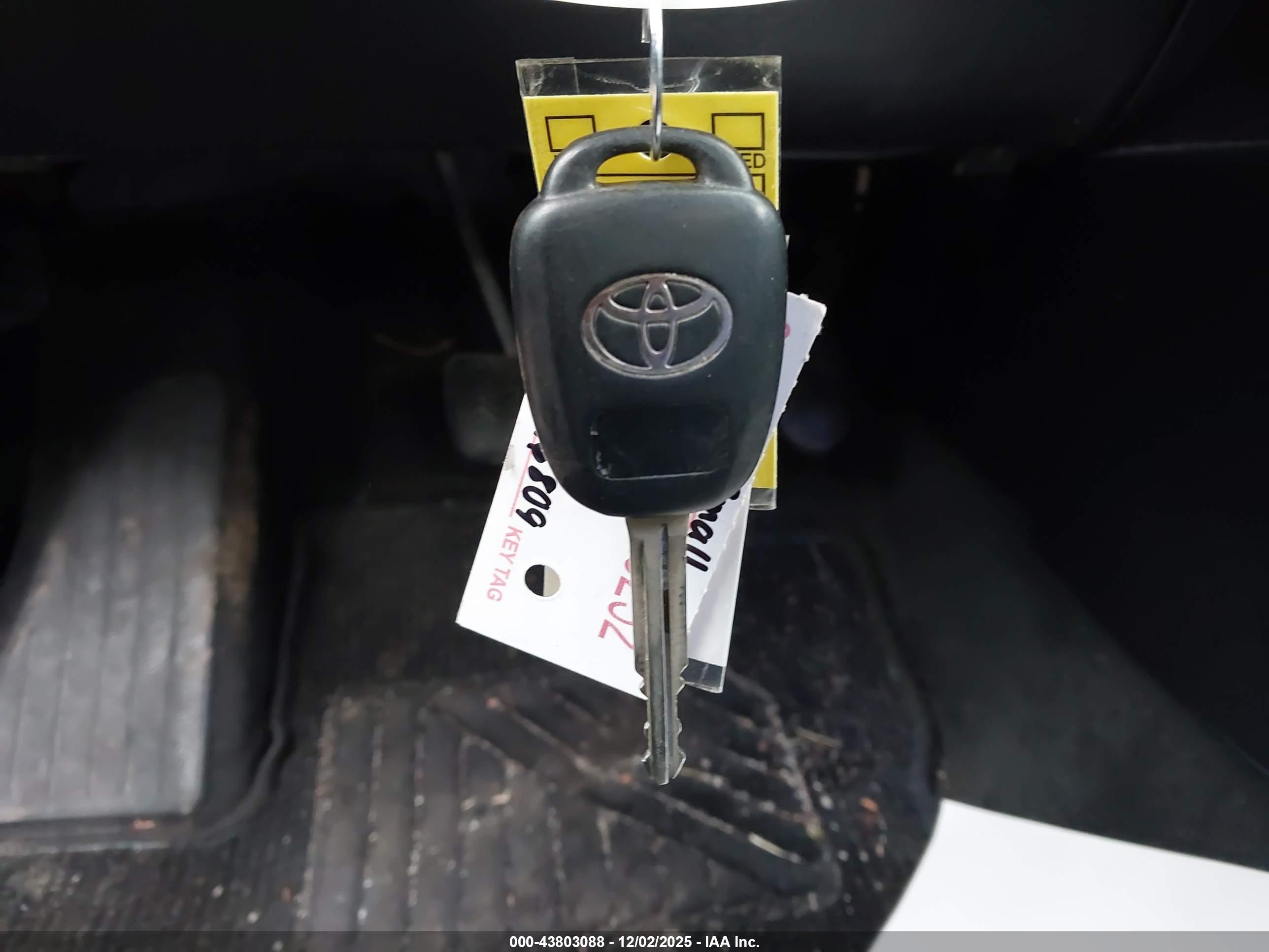 TOYOTA COROLLA image 11