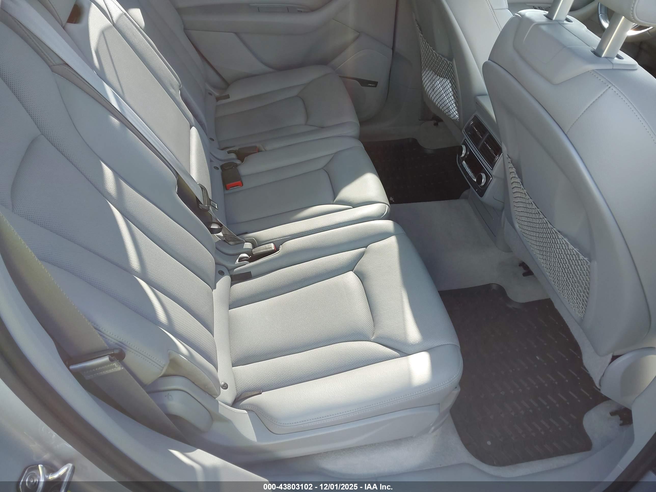 AUDI Q7 image 8