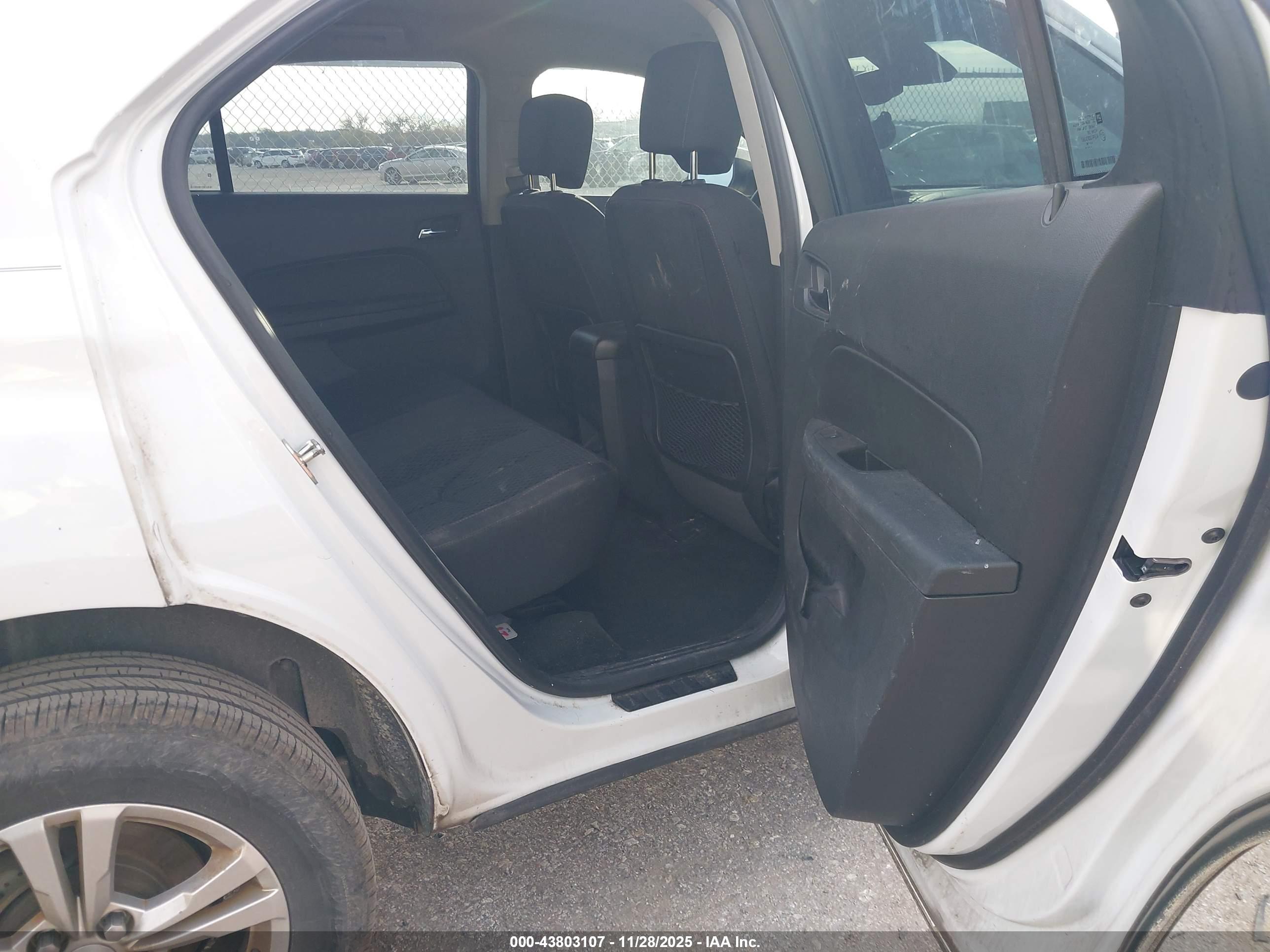 CHEVROLET EQUINOX image 8
