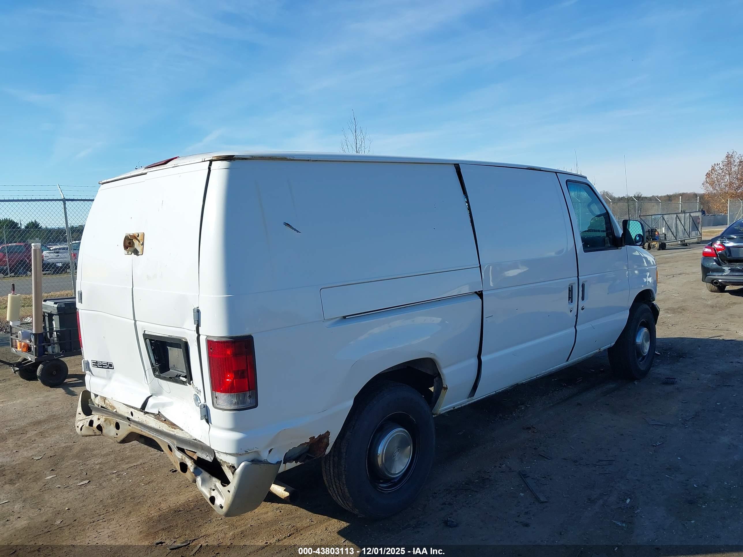 FORD E-250 image 4