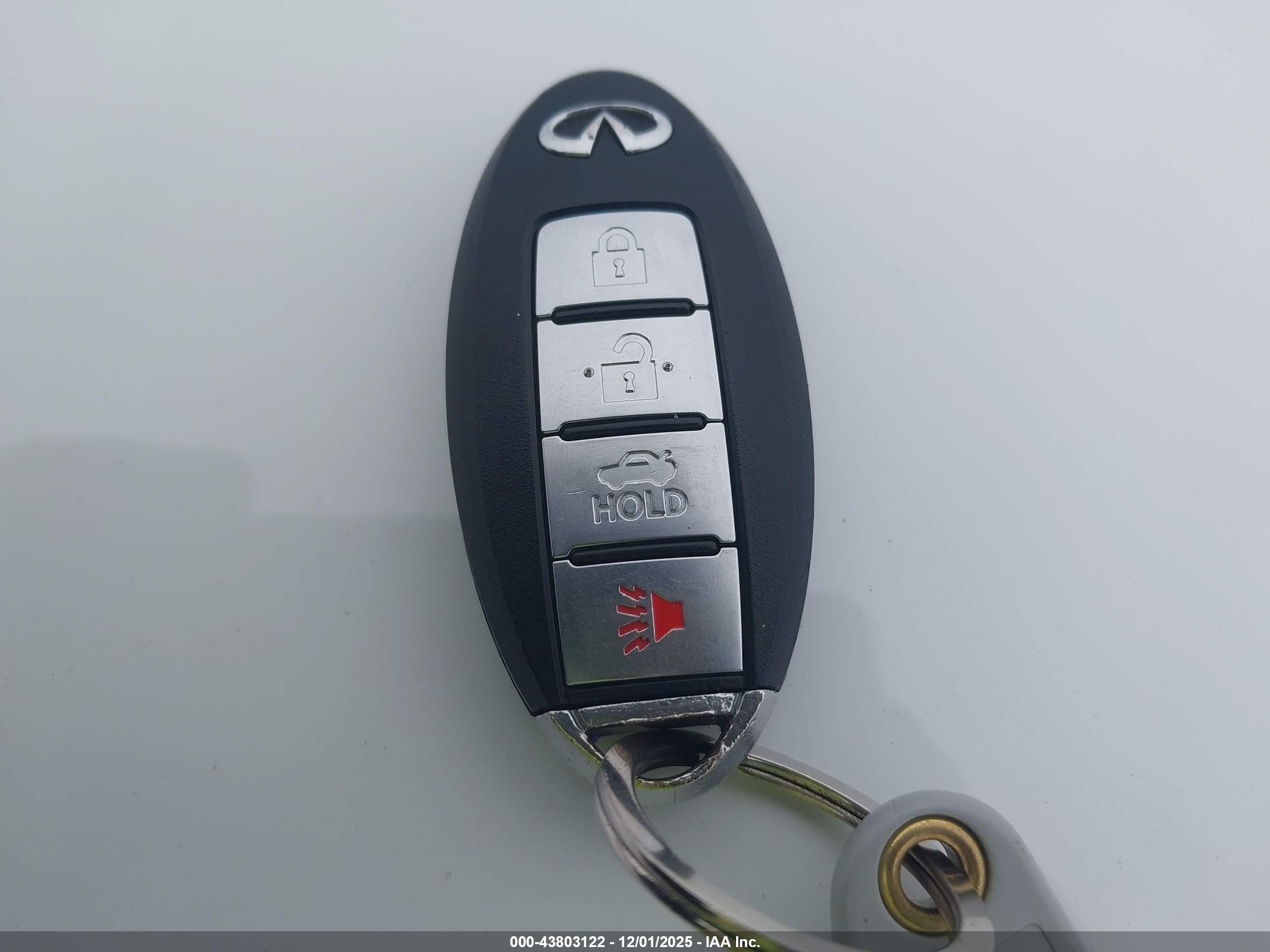 INFINITI M56 image 11
