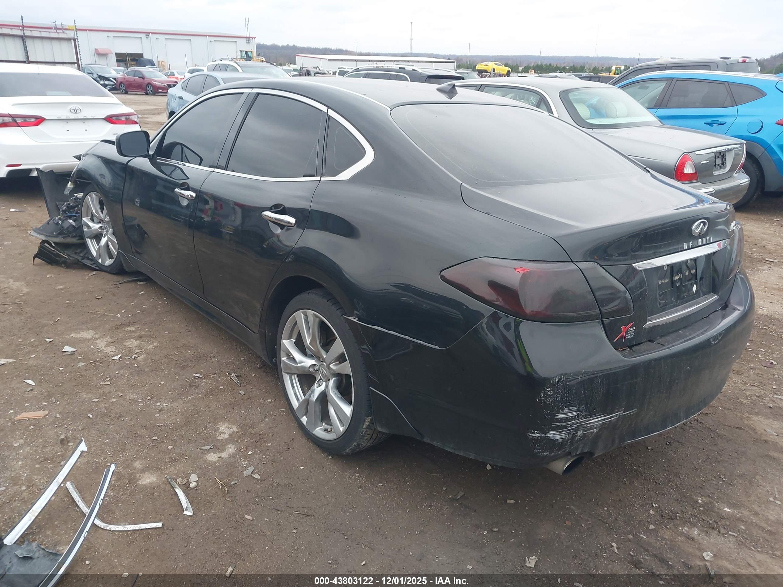 INFINITI M56 image 3