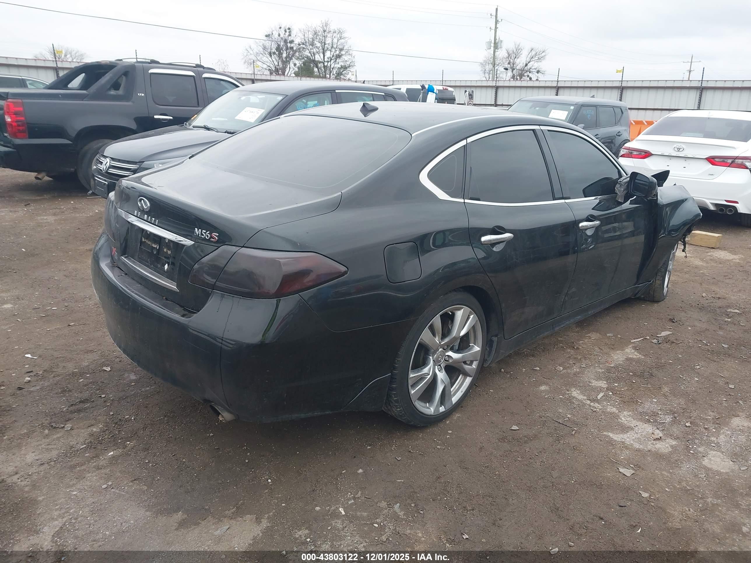 INFINITI M56 image 4