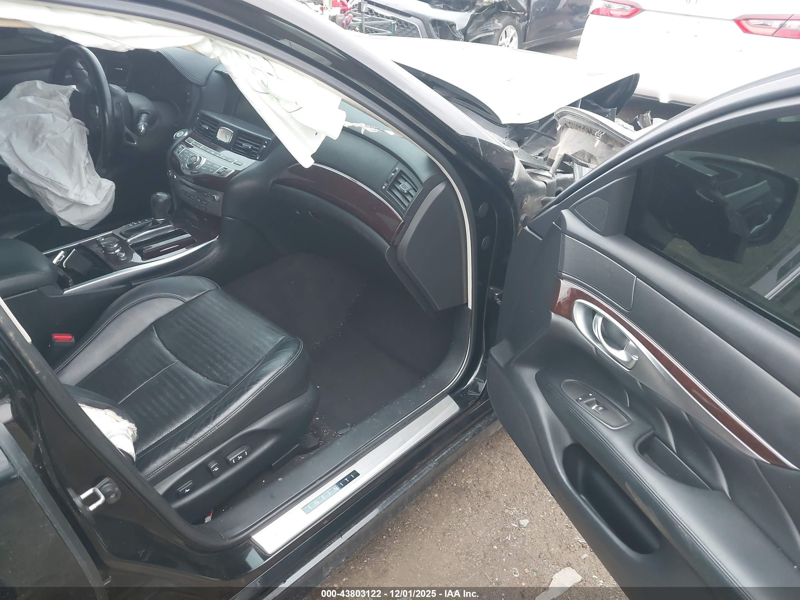 INFINITI M56 image 5