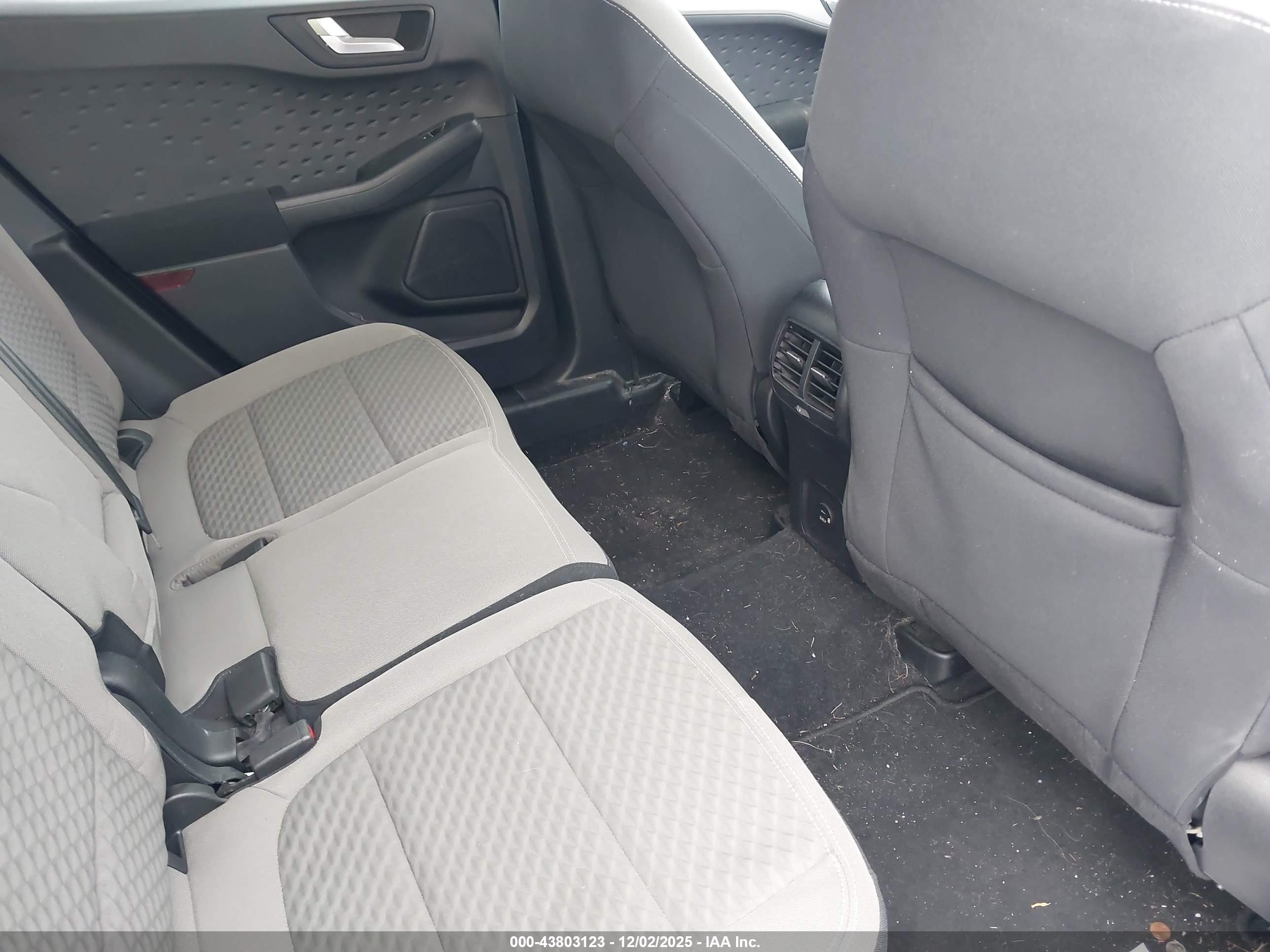 FORD ESCAPE image 8